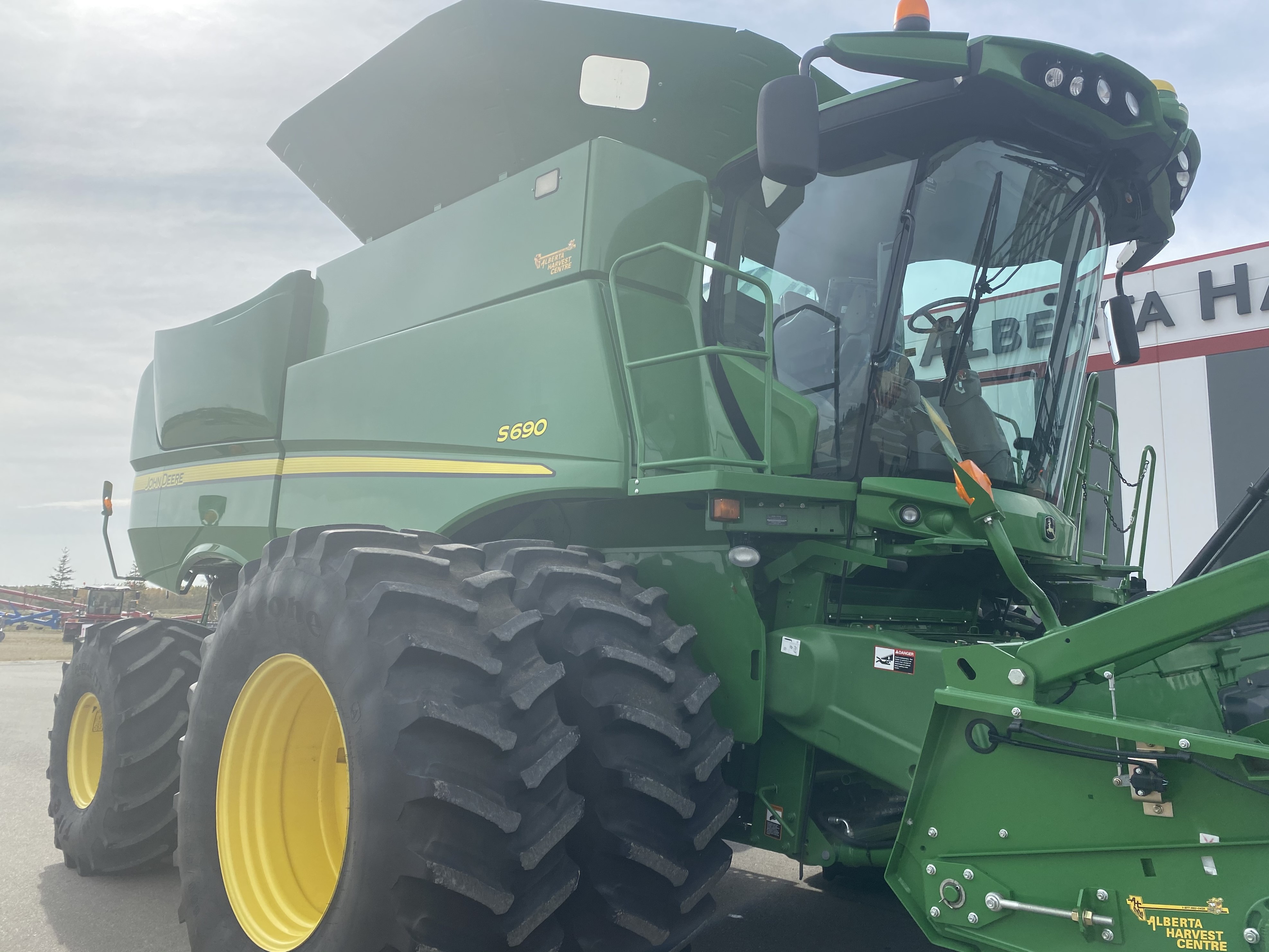 2013 John Deere S690 Combine