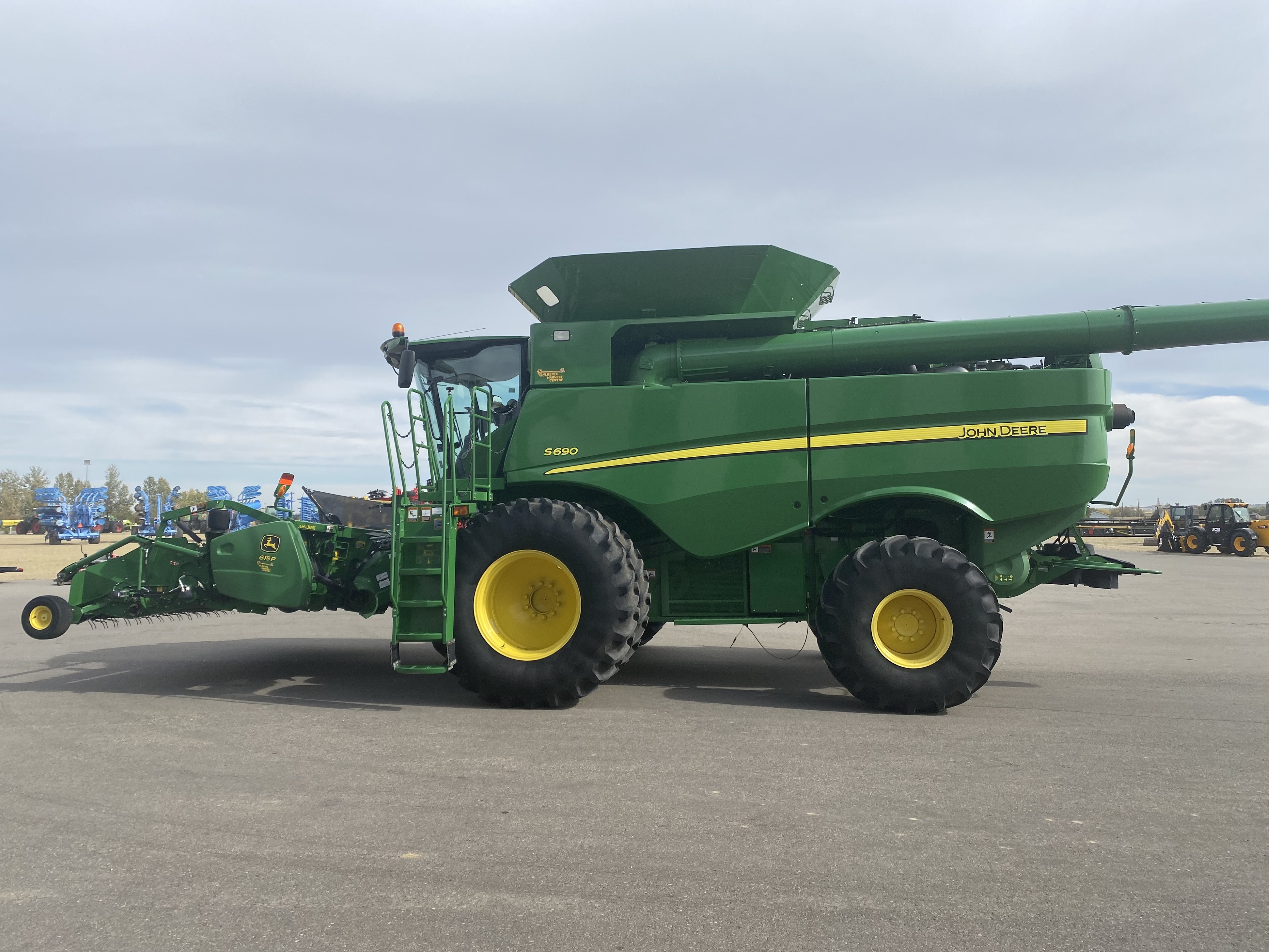 2013 John Deere S690 Combine