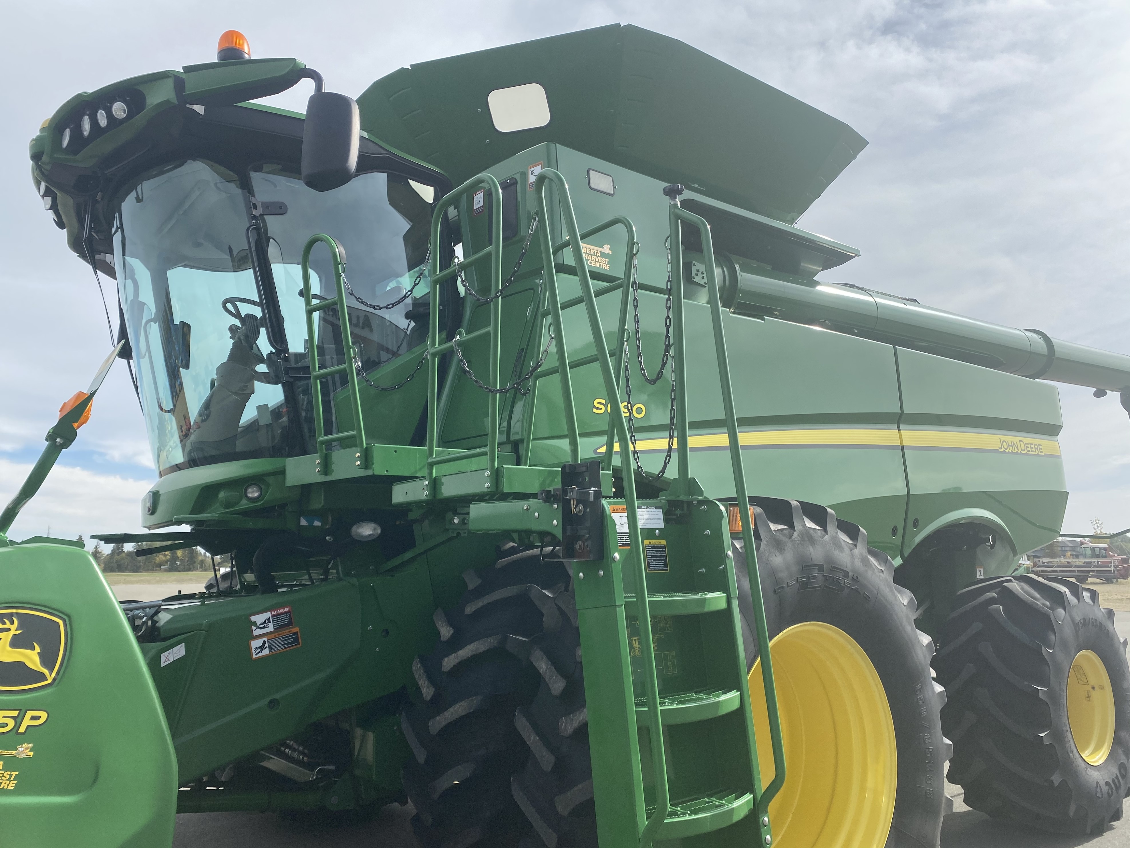 2013 John Deere S690 Combine