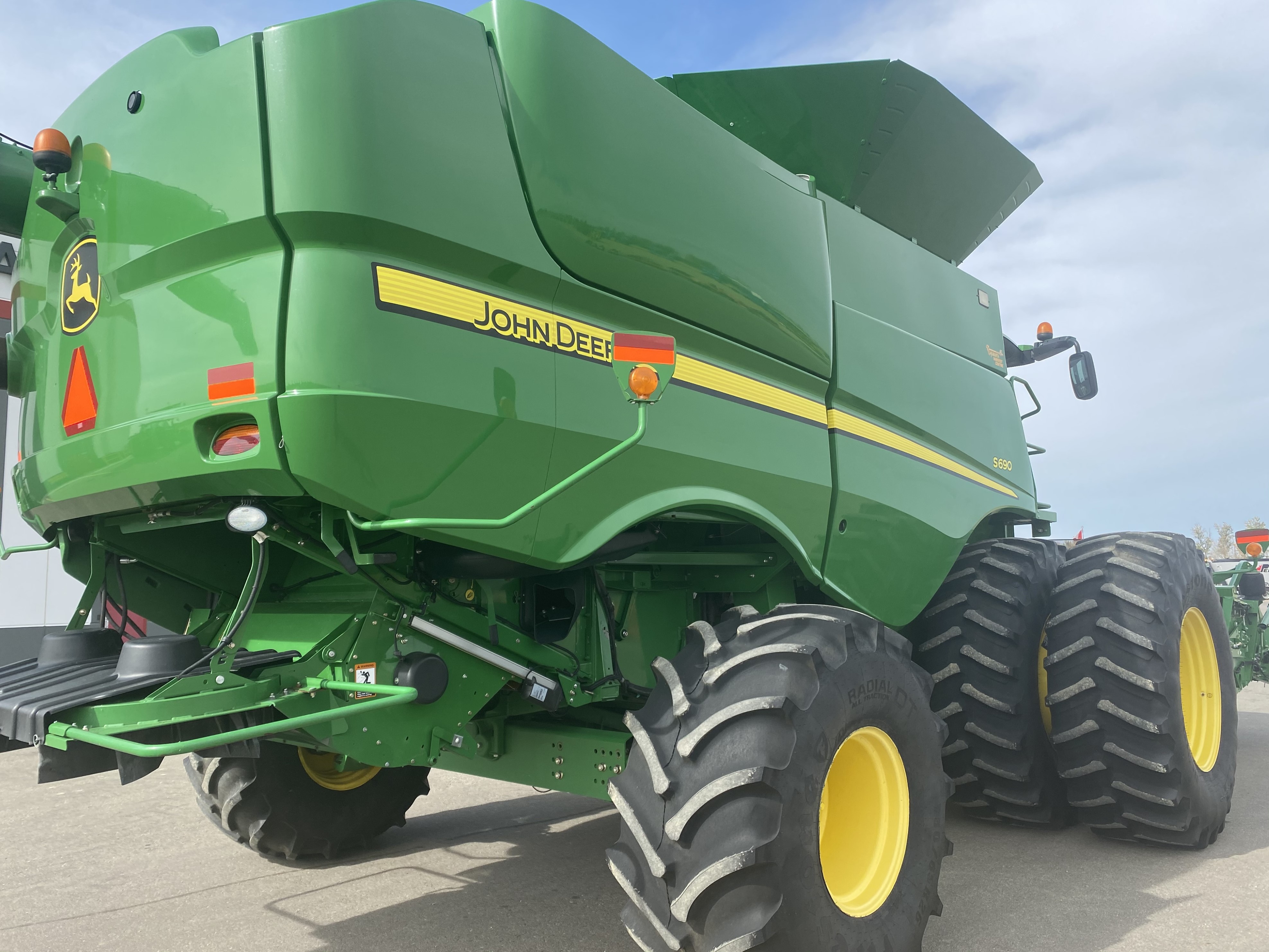 2013 John Deere S690 Combine