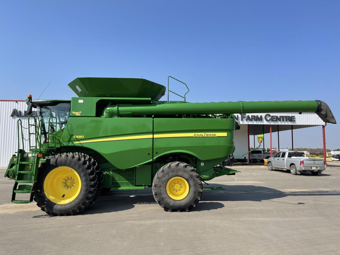 2014 John Deere S680 Combine