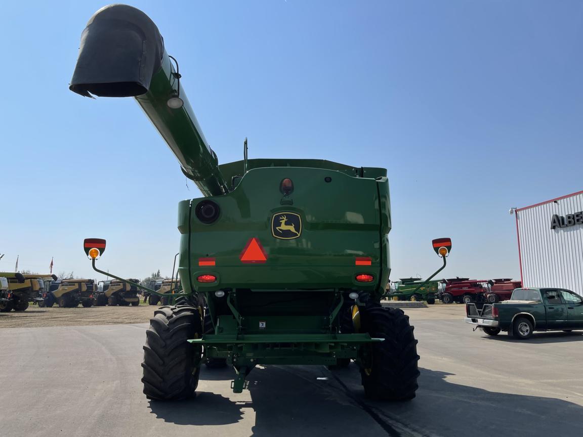 2014 John Deere S680 Combine