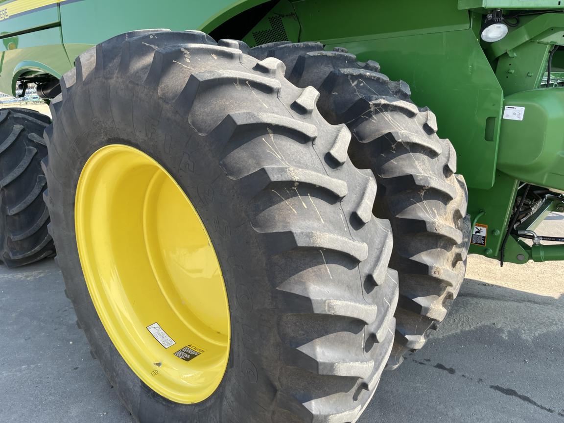 2014 John Deere S680 Combine