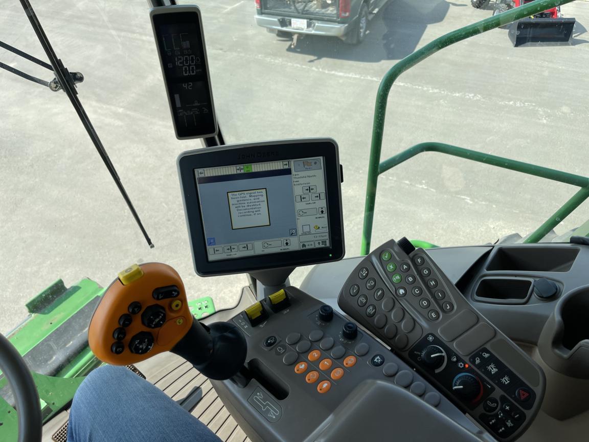 2014 John Deere S680 Combine