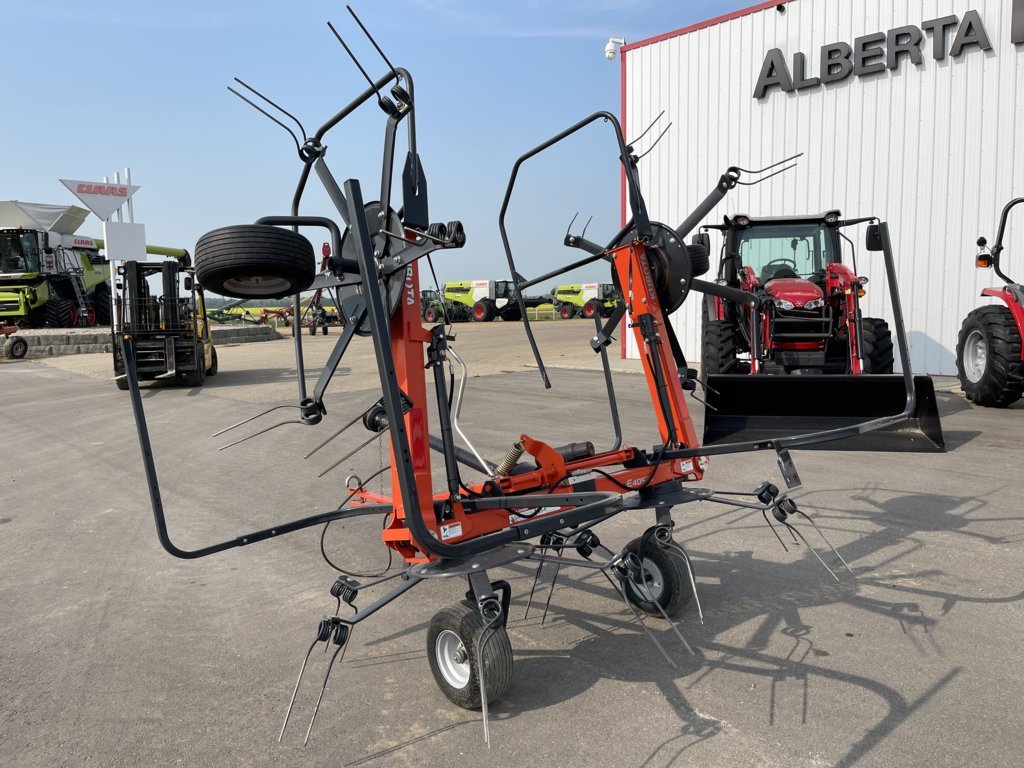 2017 Kubota TE4052T Tedder