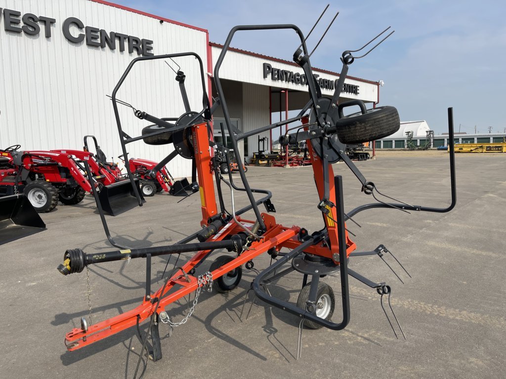 2017 Kubota TE4052T Tedder