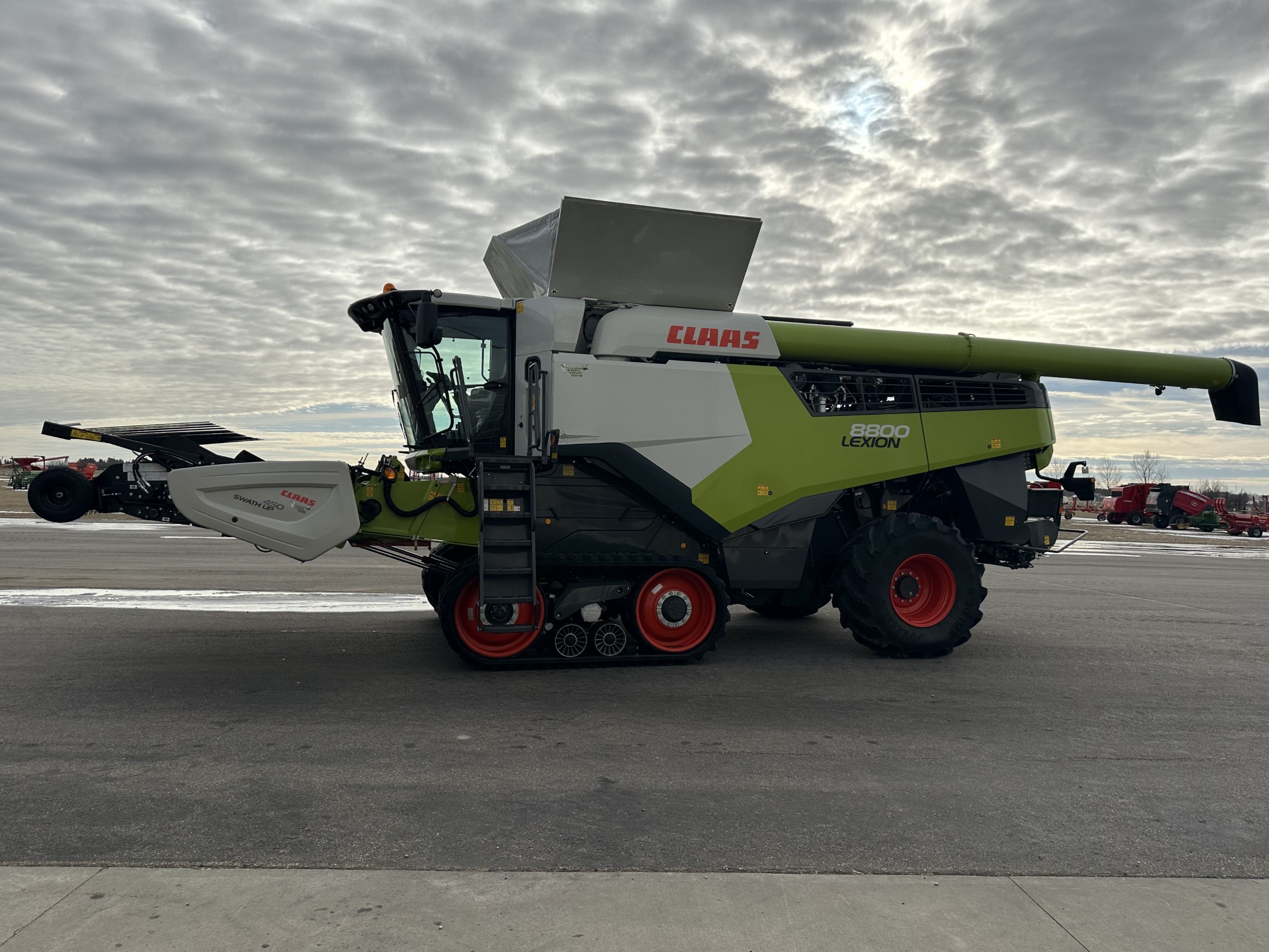 2022 CLAAS 8800TT Combine