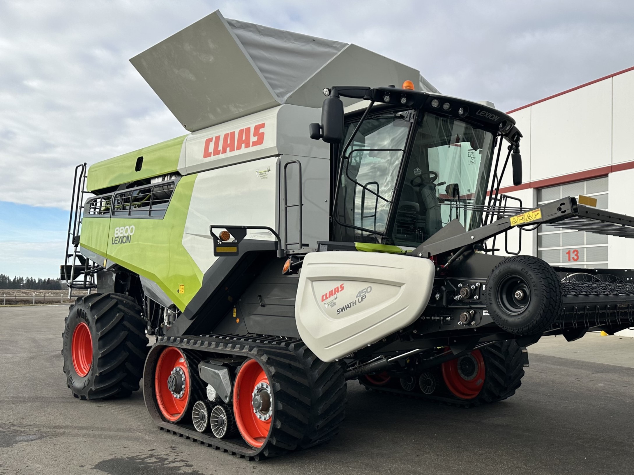 2022 CLAAS 8800TT Combine