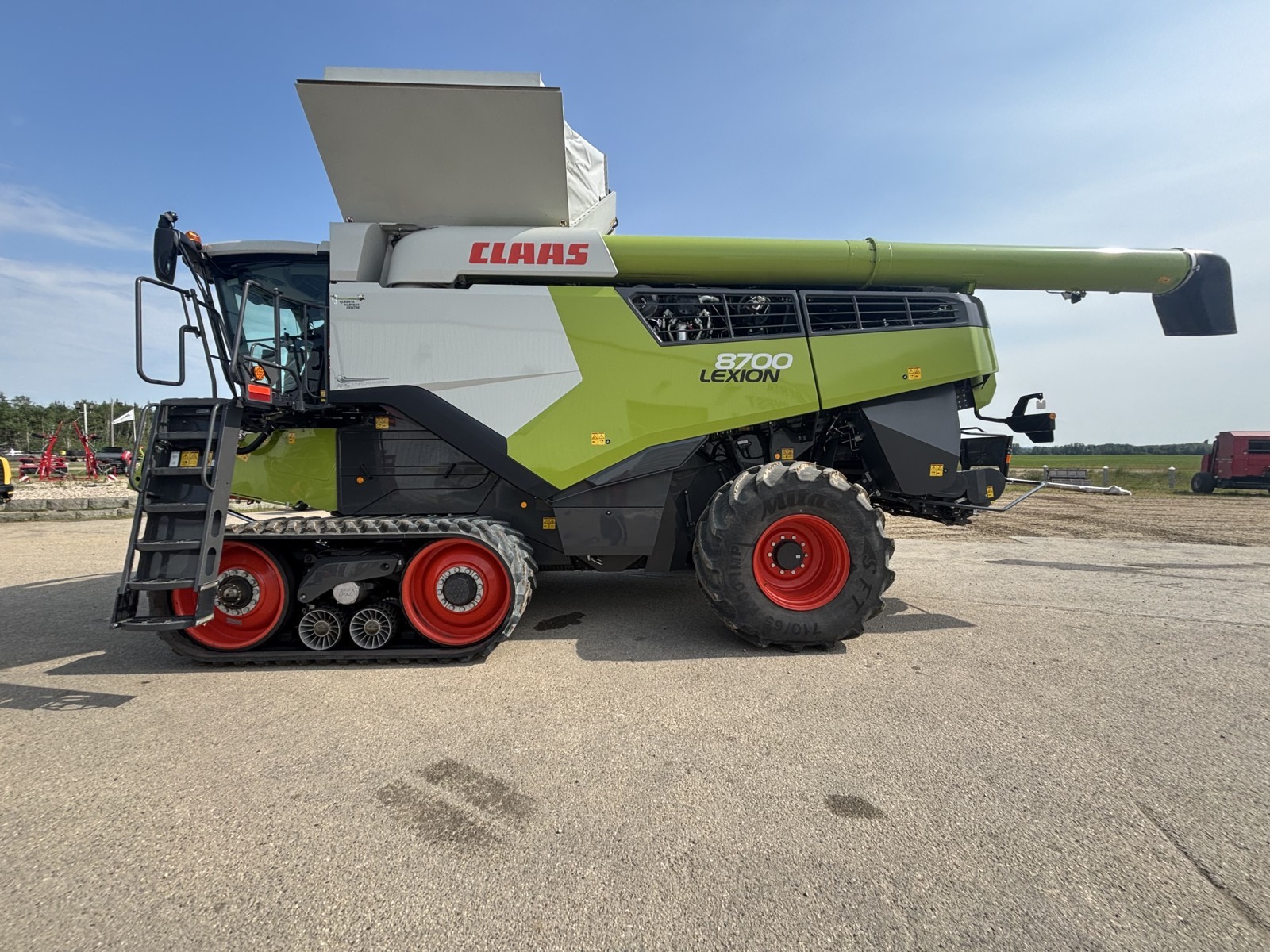 2022 CLAAS 8700TT Combine