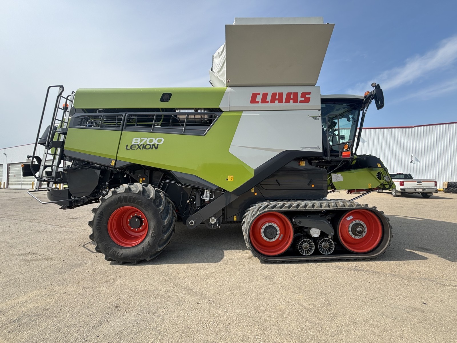 2022 CLAAS 8700TT Combine