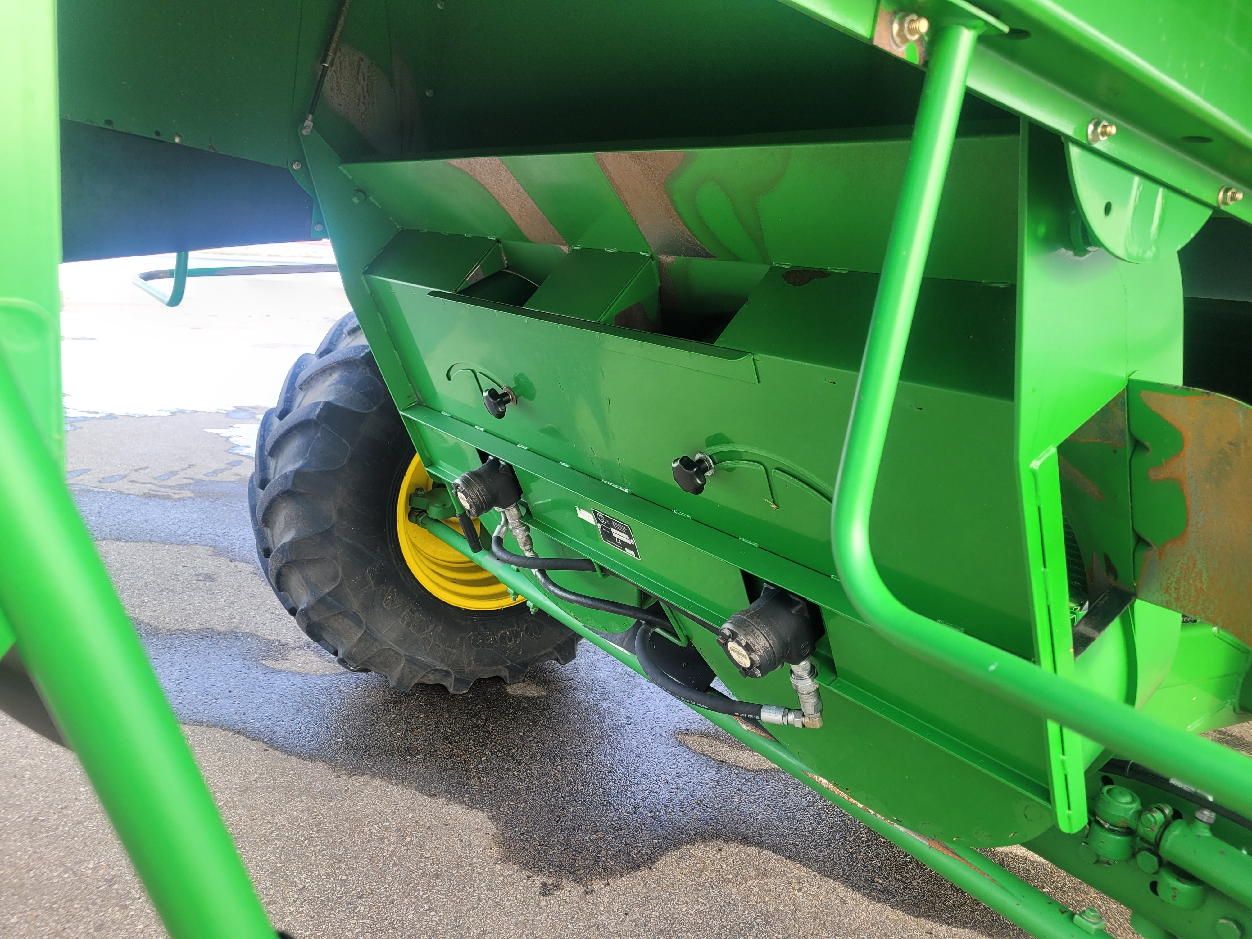 2009 John Deere T670 Combine