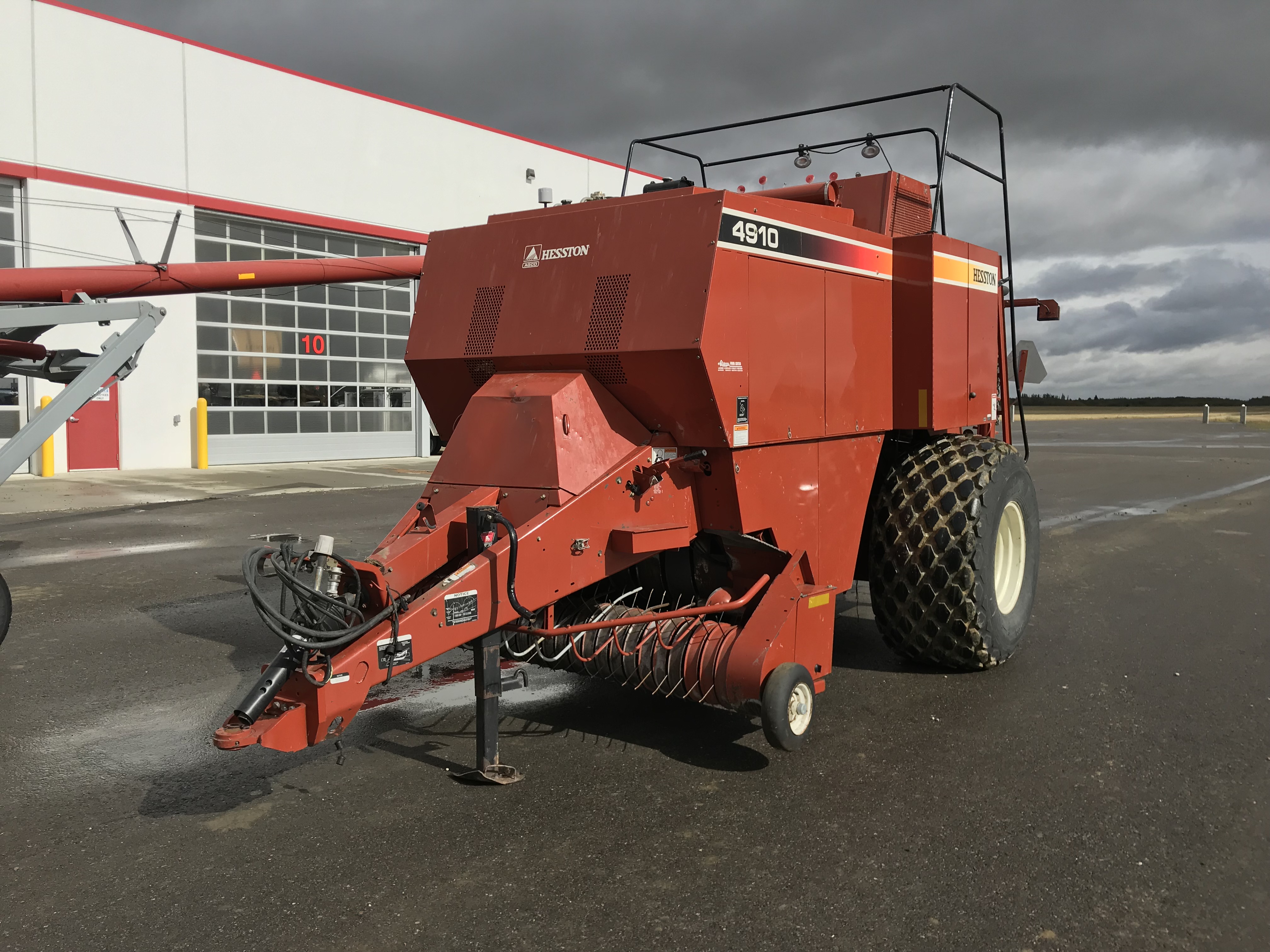 2005 AGCO Hesston 4910 Baler/Square