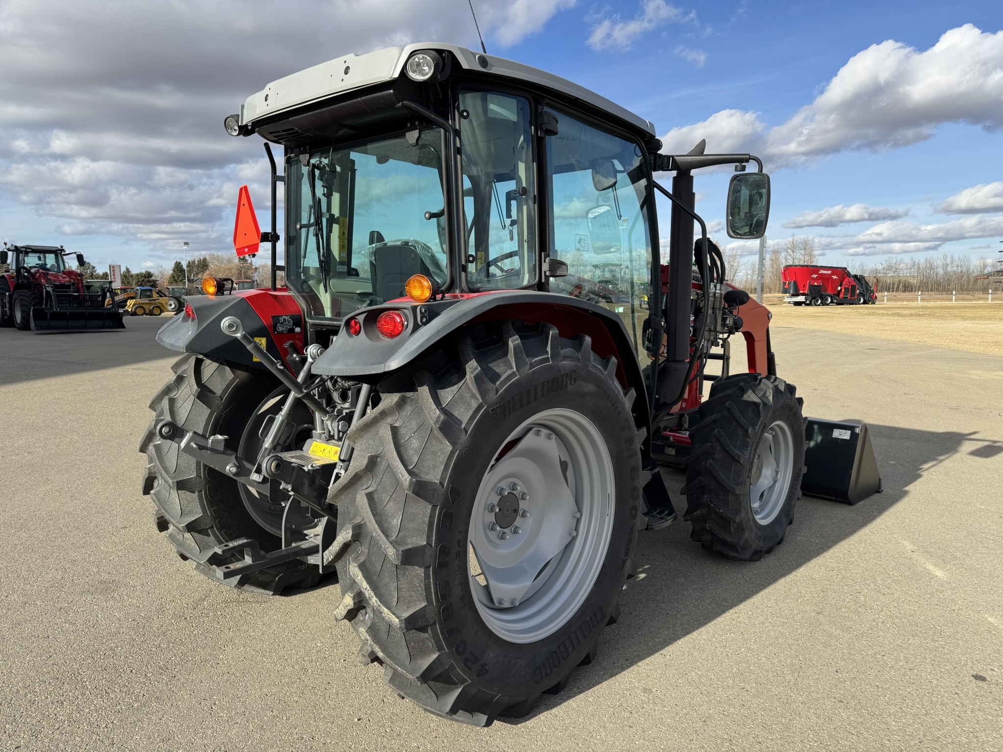 2022 Massey Ferguson 4707 Tractor