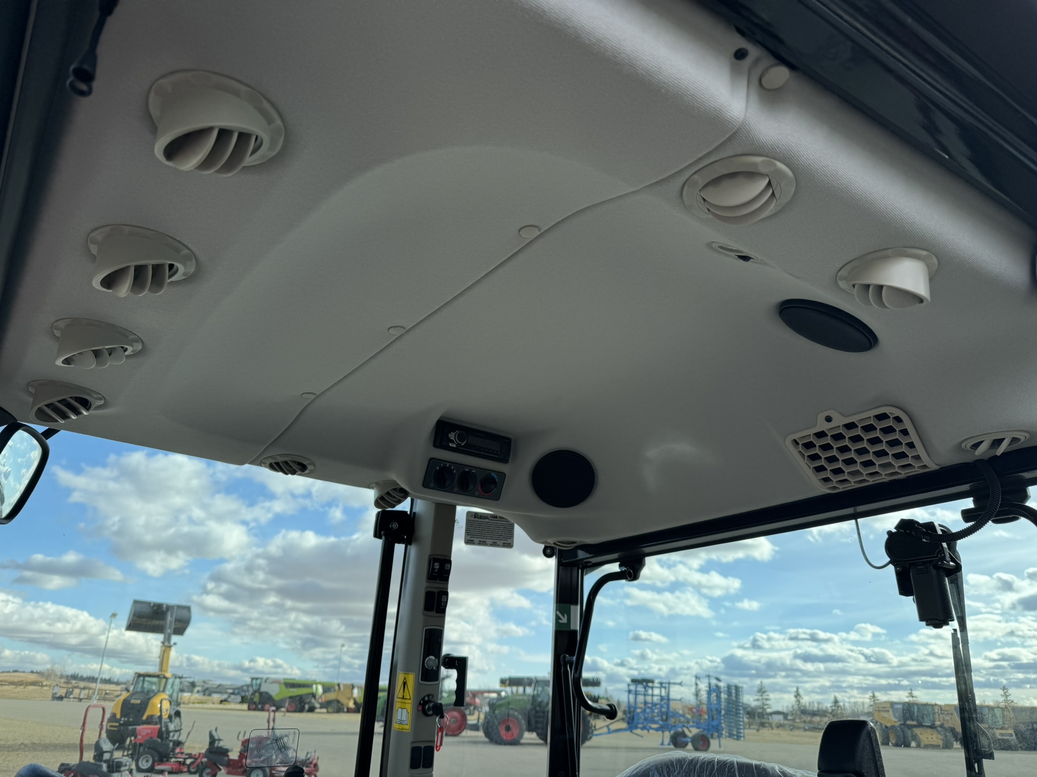 2022 Massey Ferguson 4707 Tractor