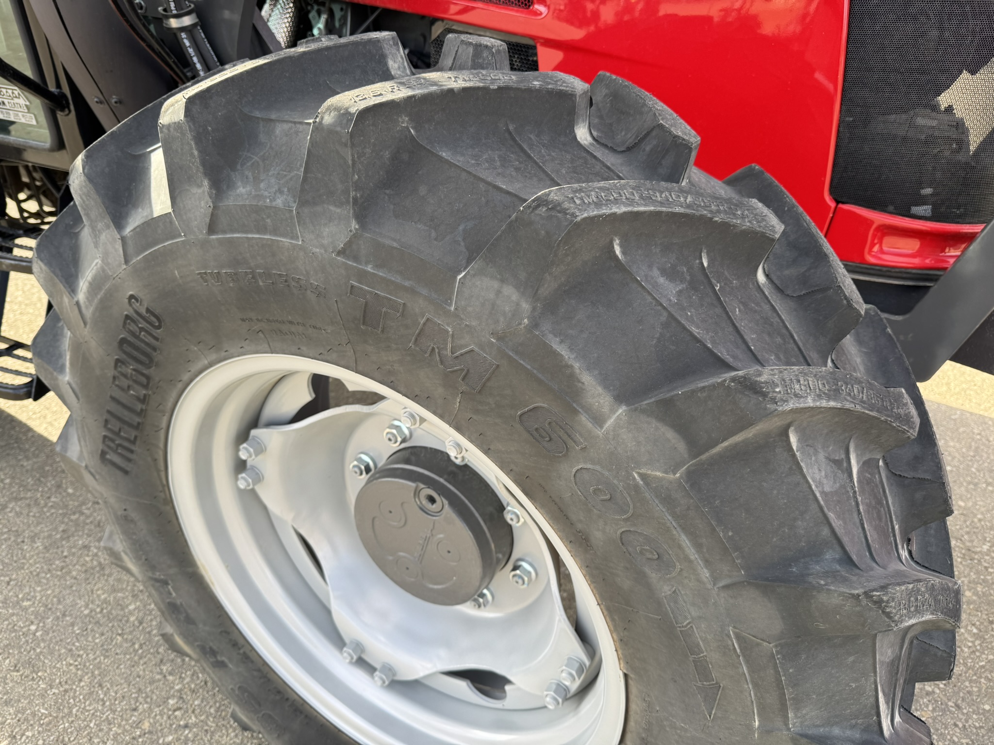 2022 Massey Ferguson 4707 Tractor