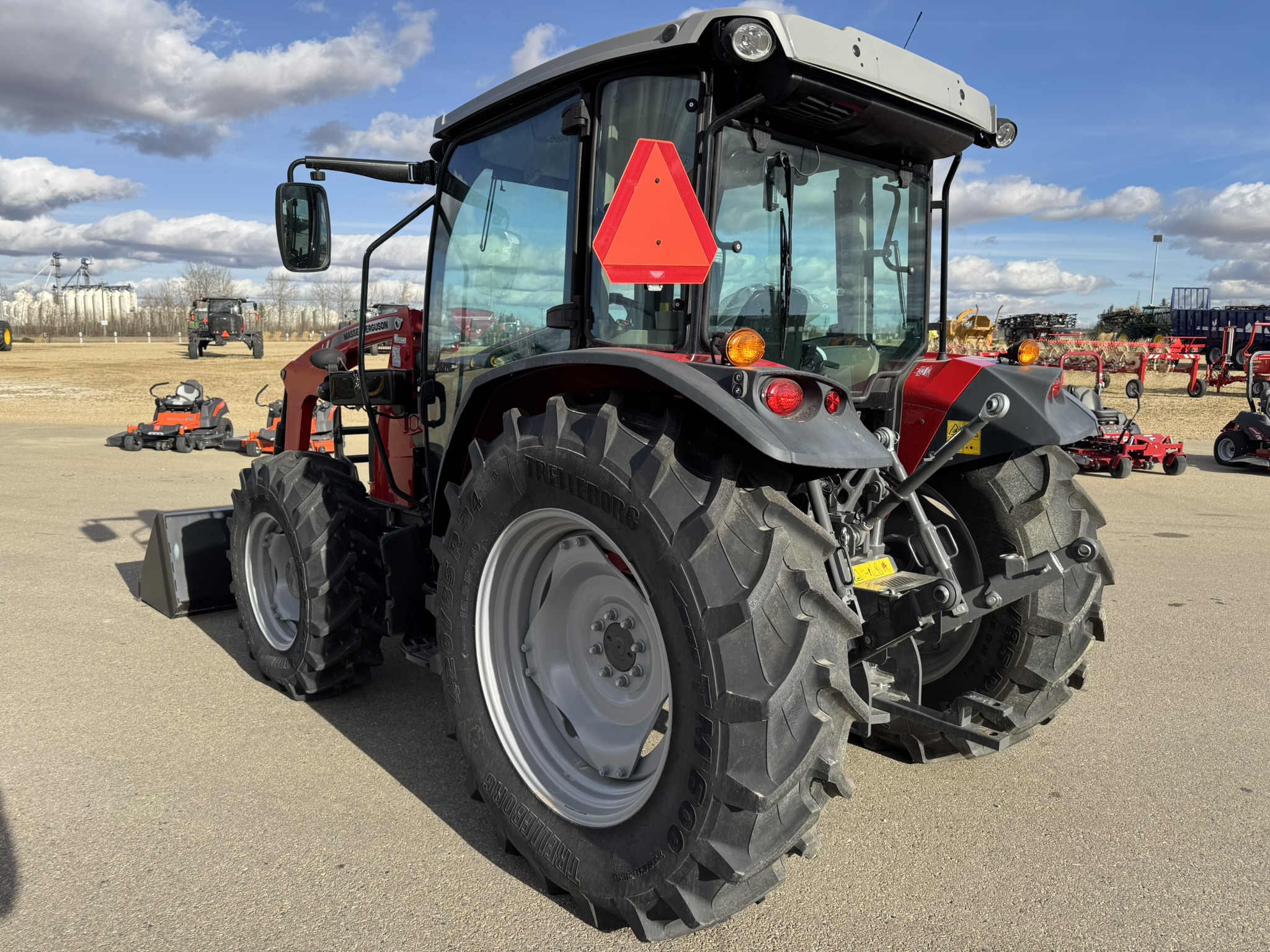 2022 Massey Ferguson 4707 Tractor