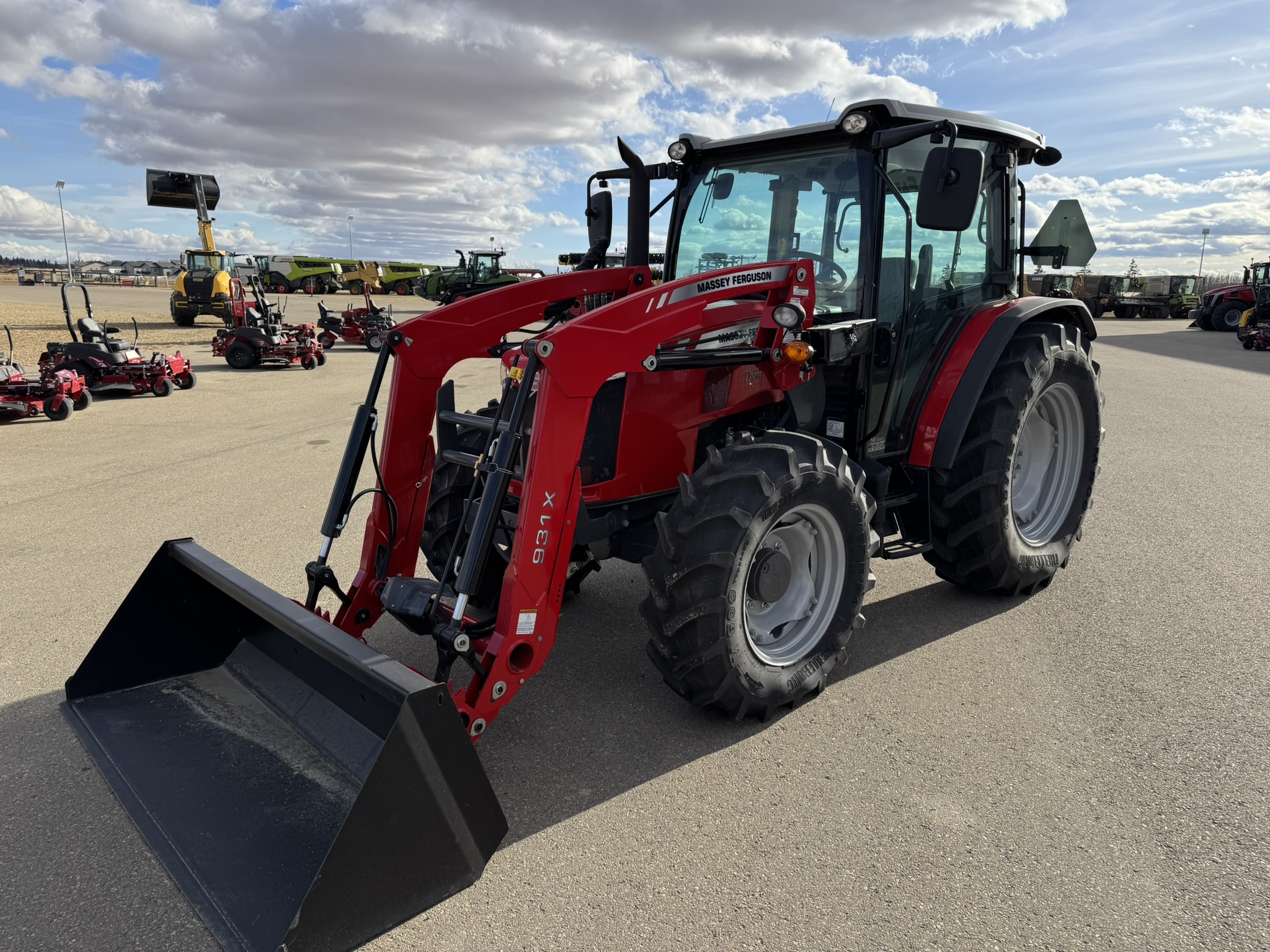 2022 Massey Ferguson 4707 Tractor