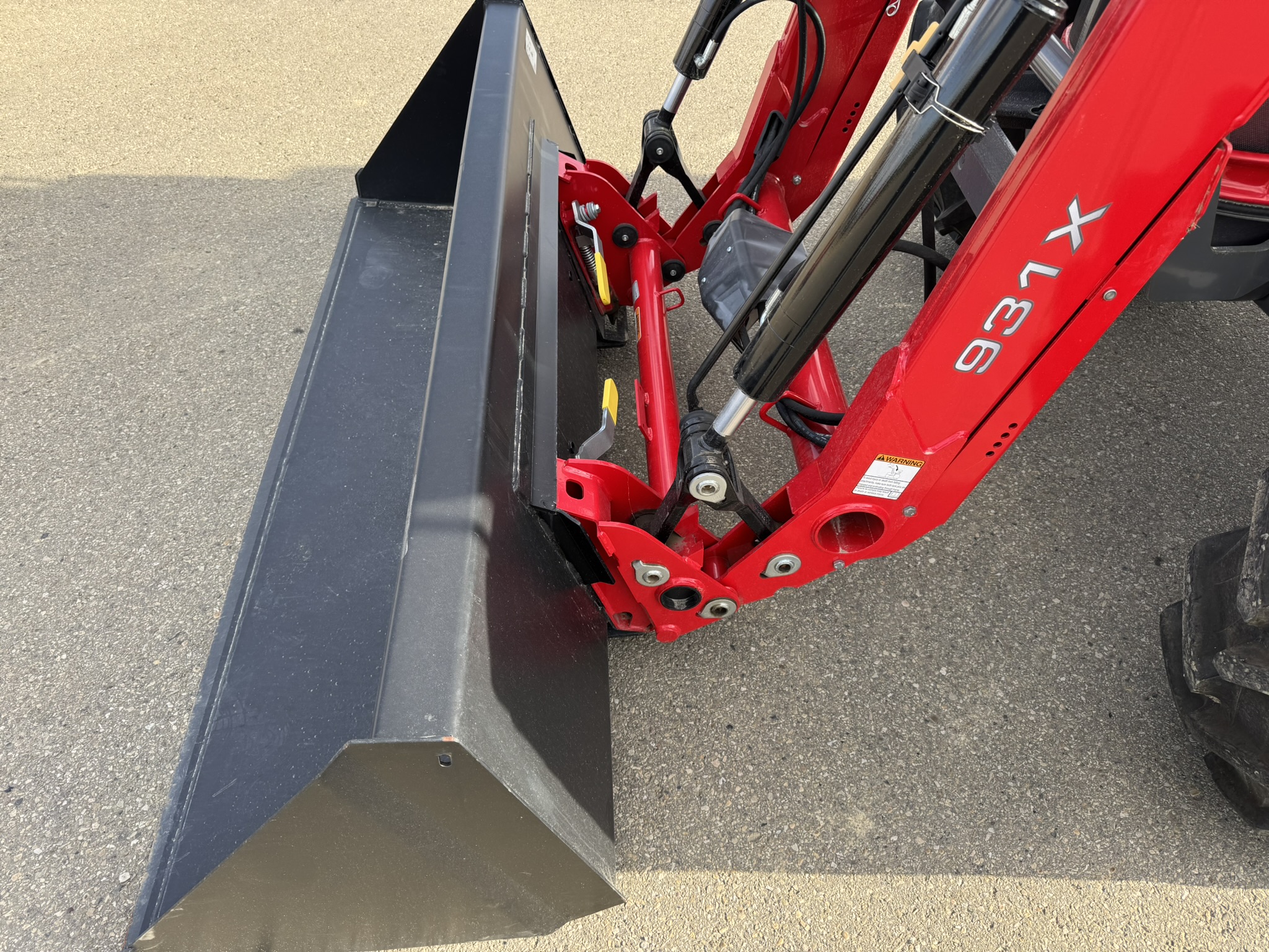 2022 Massey Ferguson 4707 Tractor