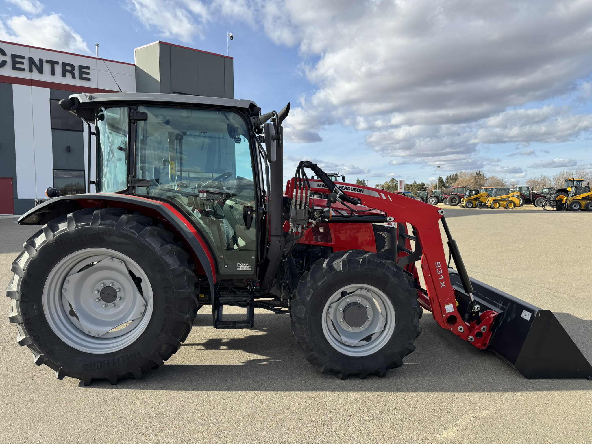 2022 Massey Ferguson 4707 Tractor