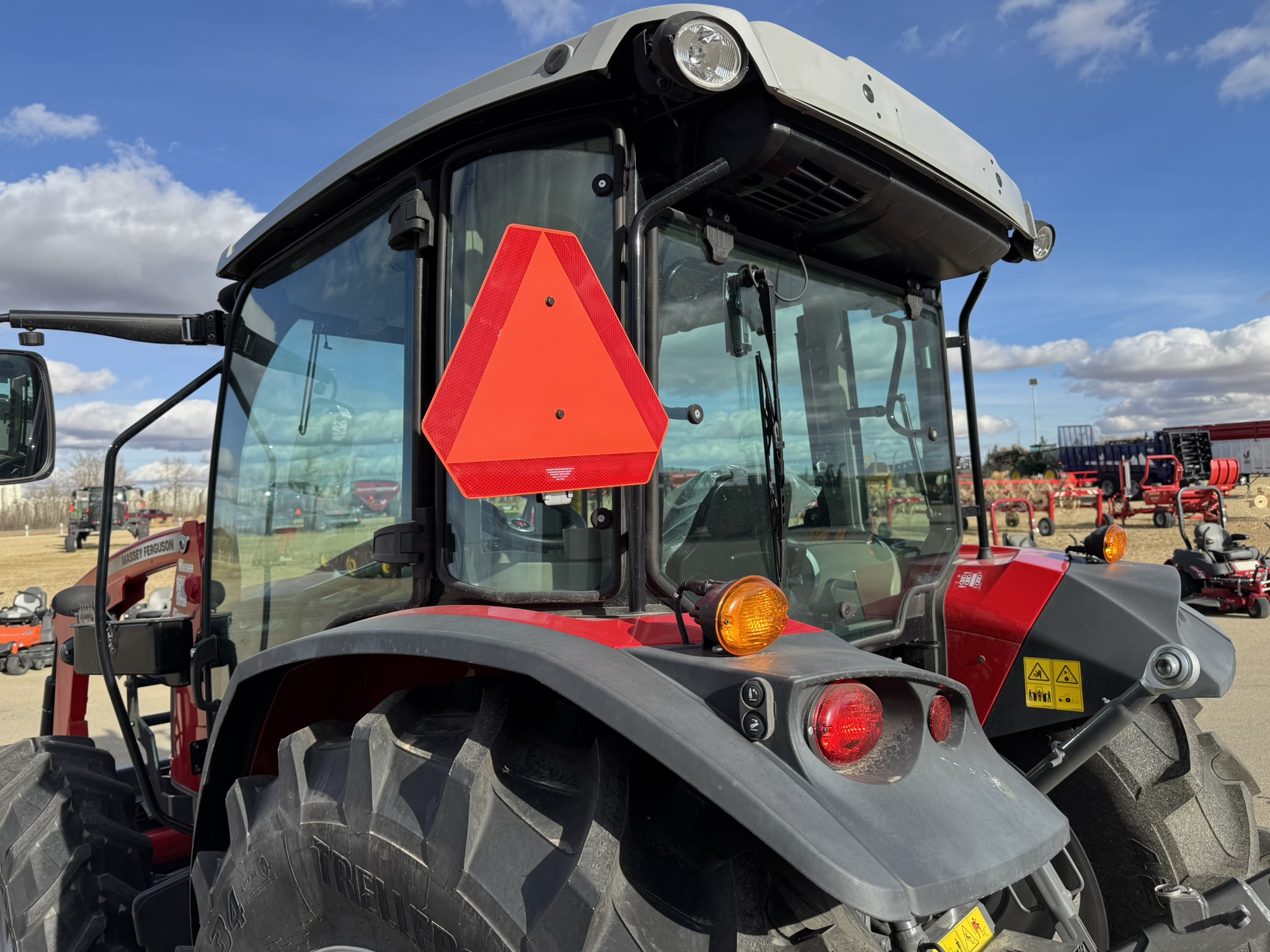 2022 Massey Ferguson 4707 Tractor