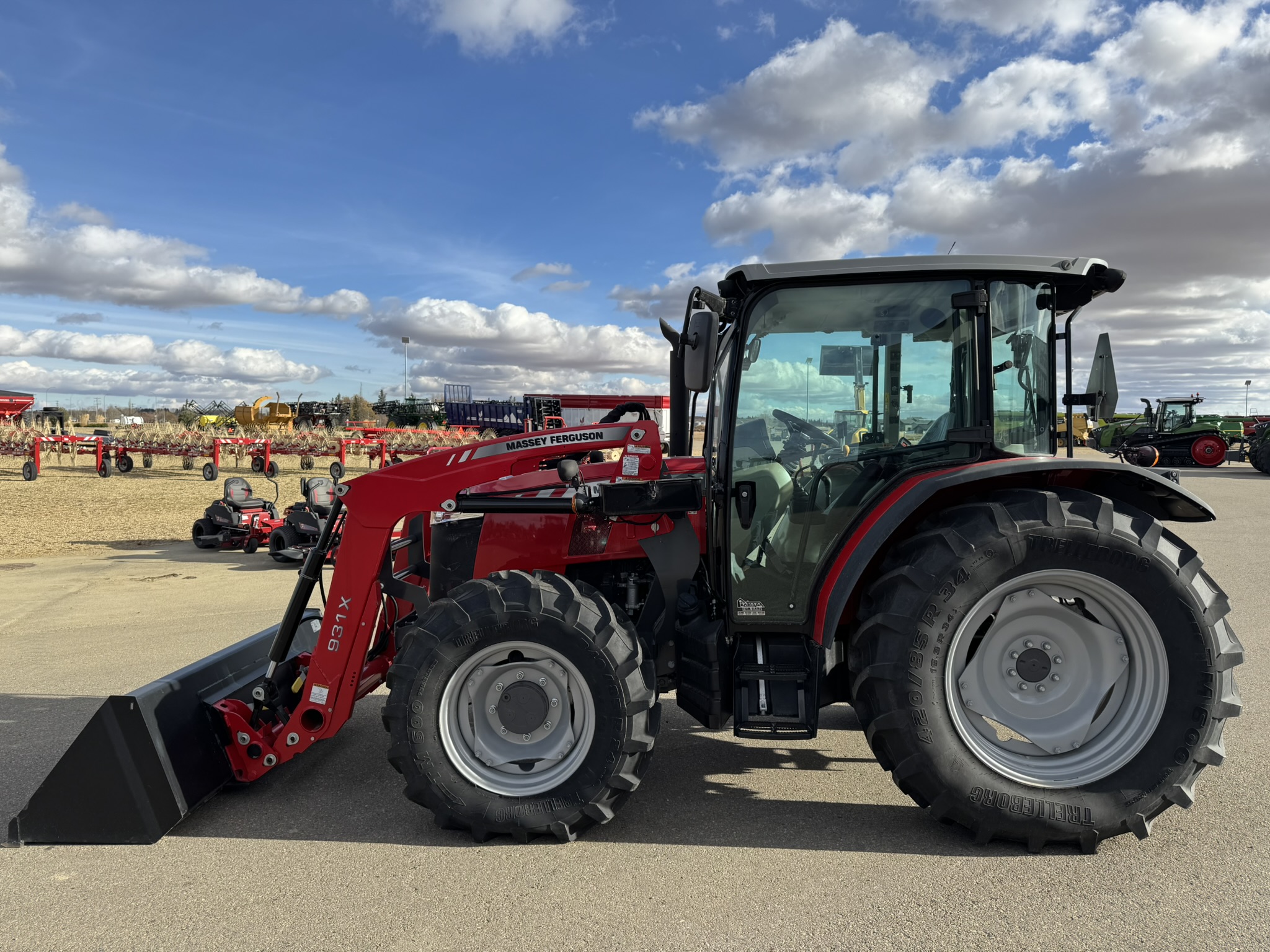 2022 Massey Ferguson 4707 Tractor