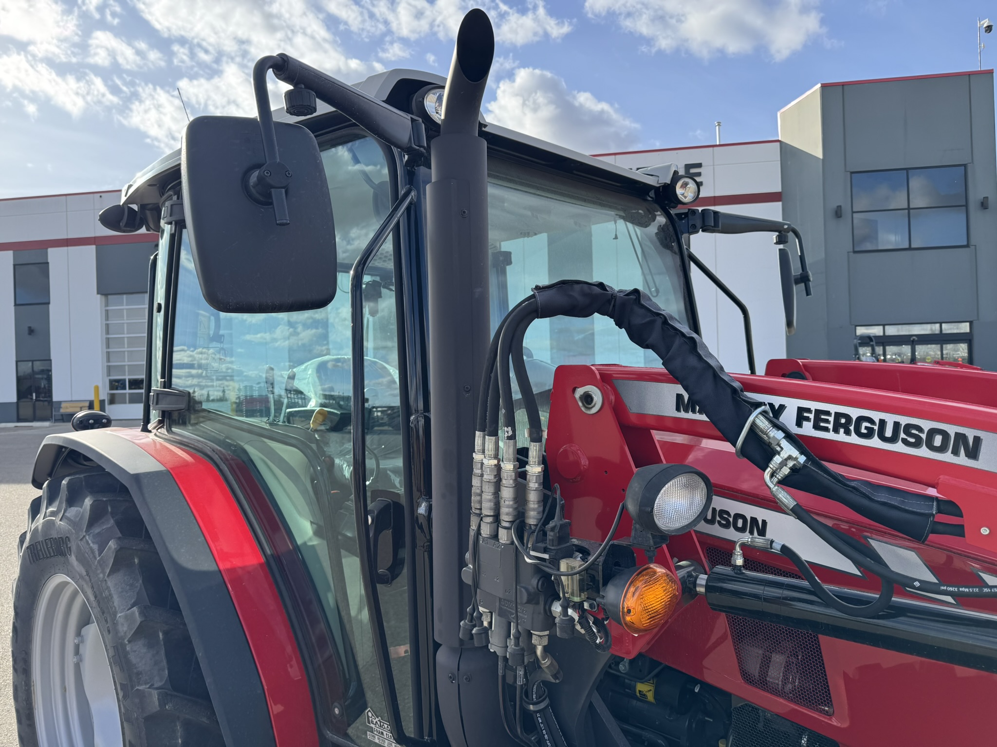 2022 Massey Ferguson 4707 Tractor