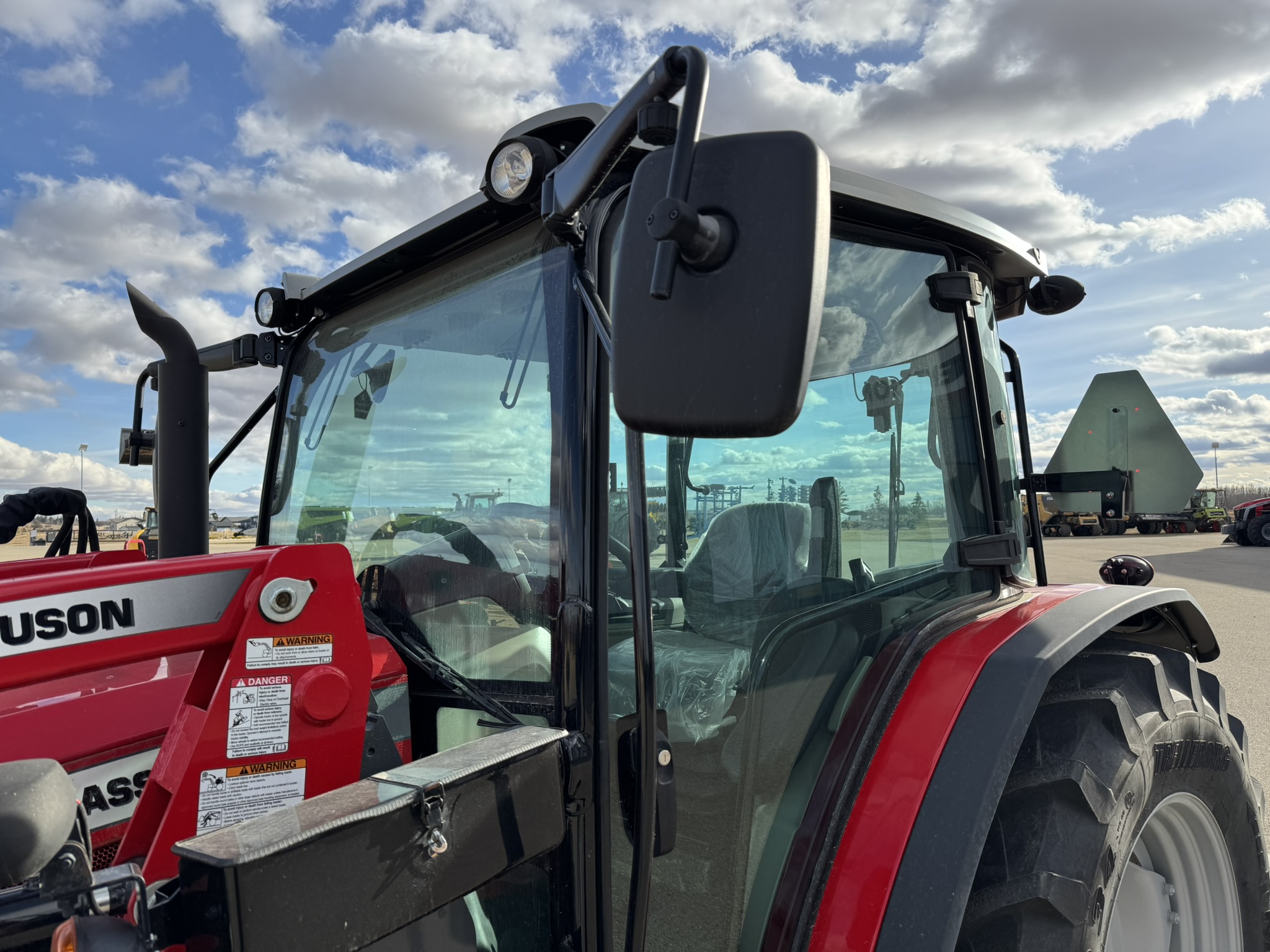 2022 Massey Ferguson 4707 Tractor
