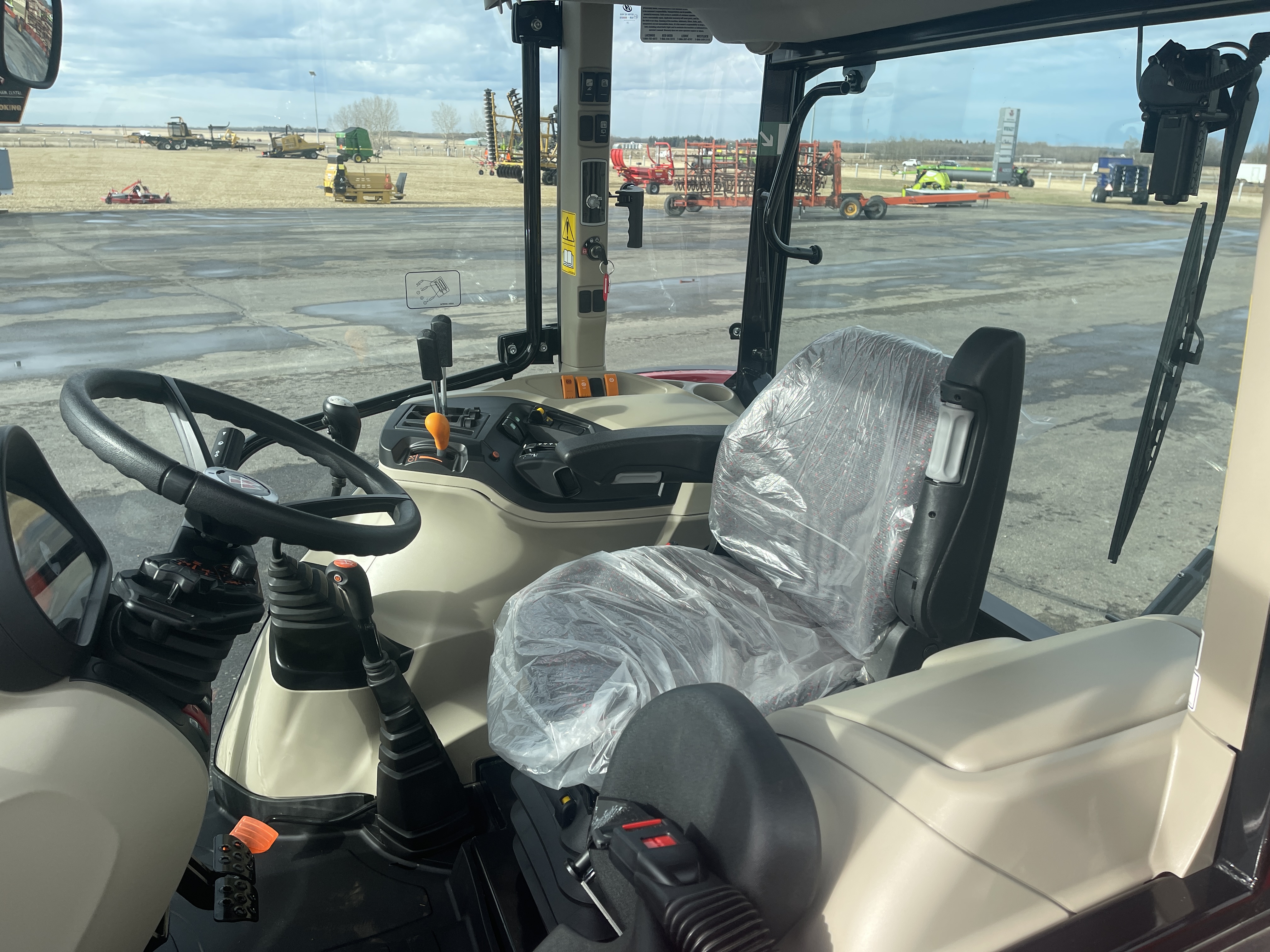 2022 Massey Ferguson 4707 Tractor