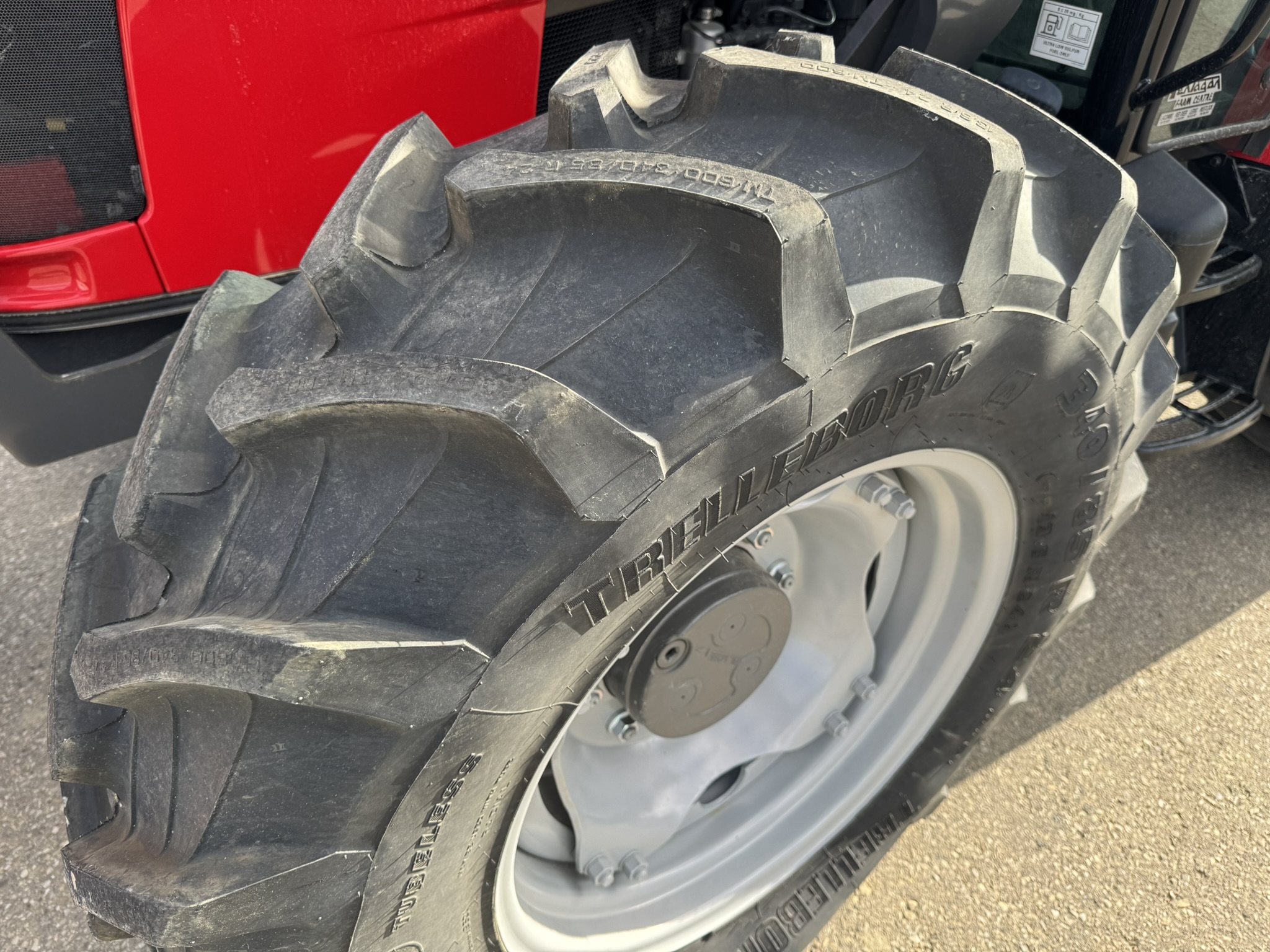 2022 Massey Ferguson 4707 Tractor