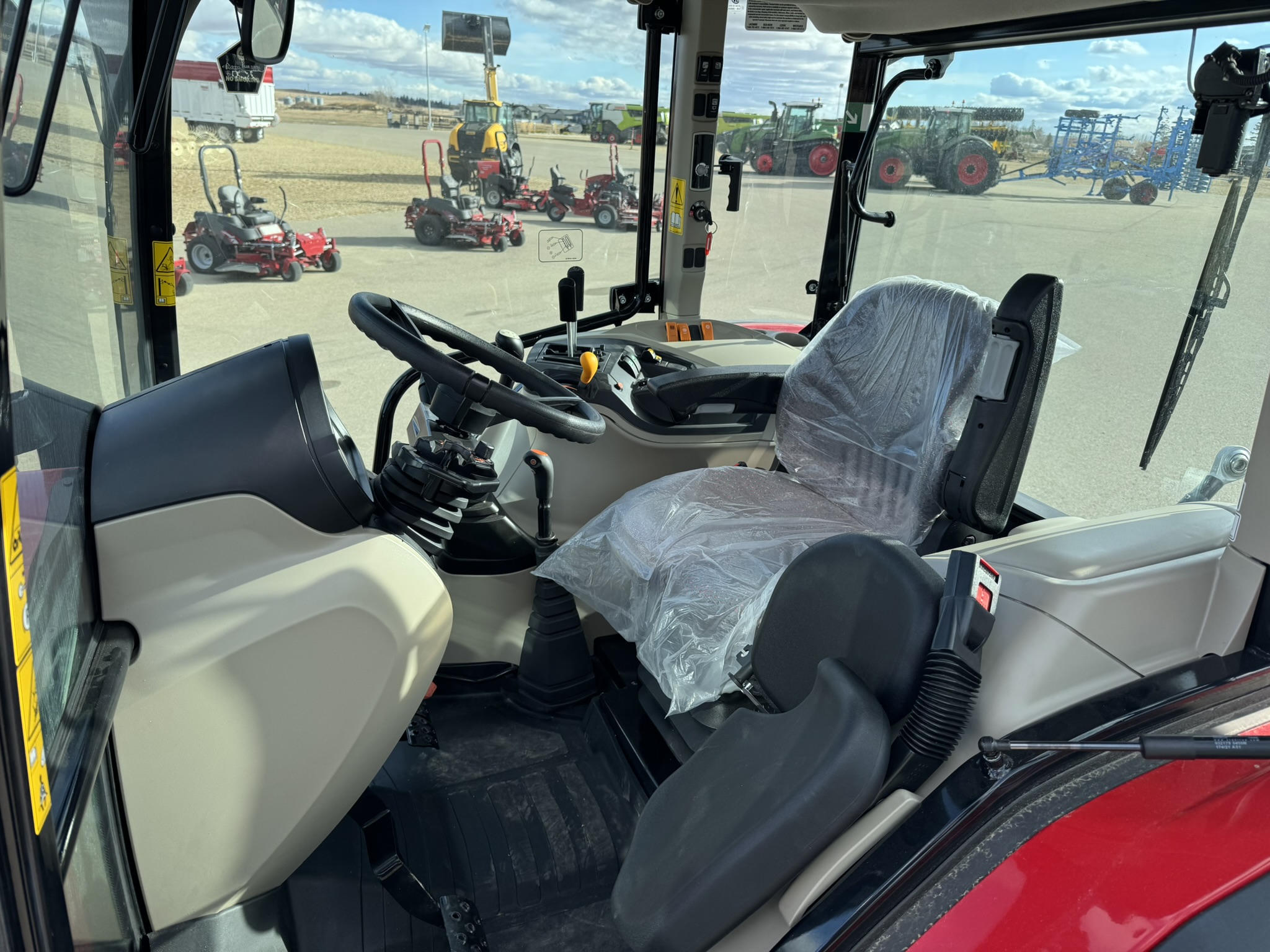 2022 Massey Ferguson 4707 Tractor