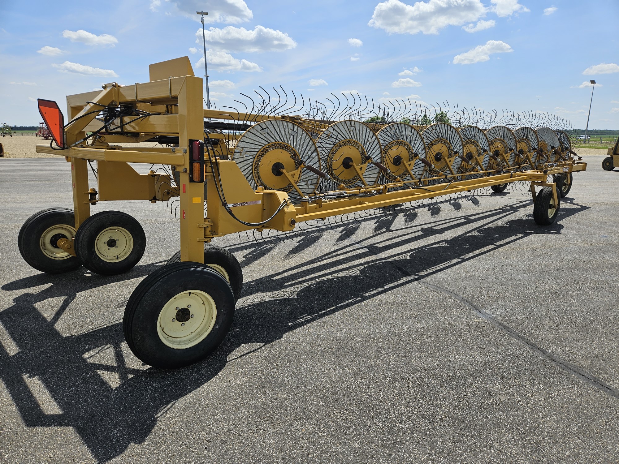 2015 Bridgeview VR482 Rake/Hay