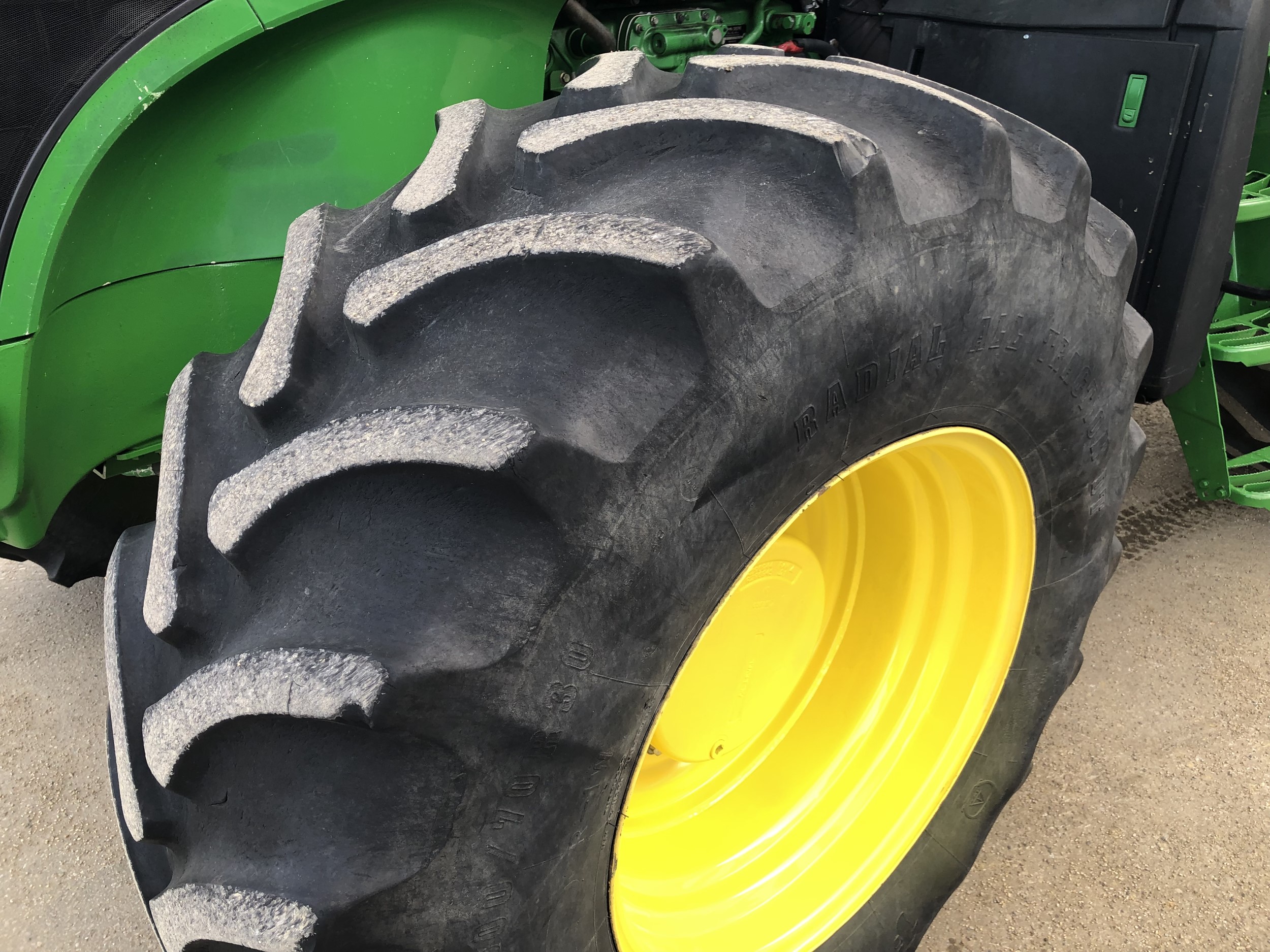 2011 John Deere 7230R Tractor