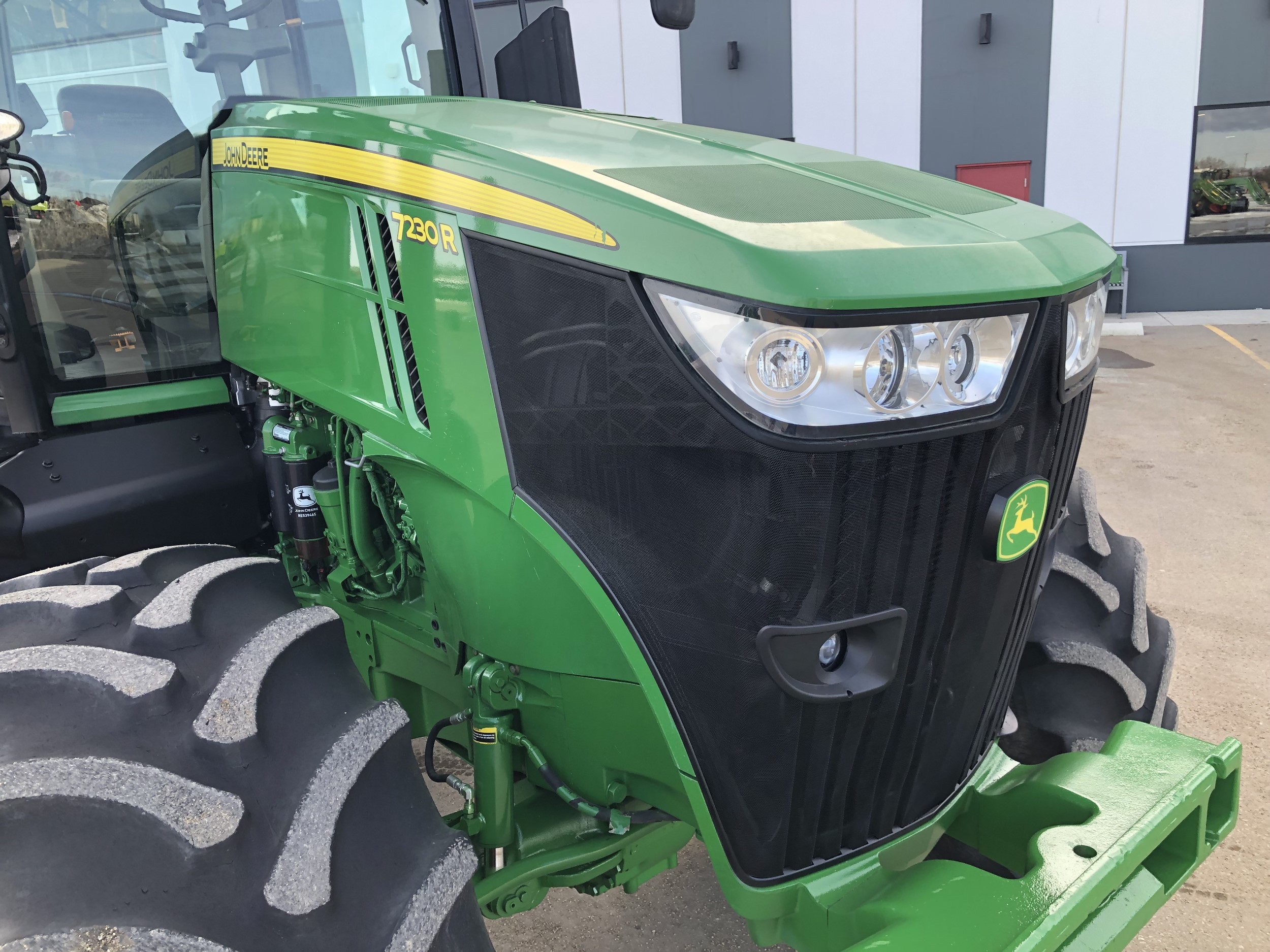 2011 John Deere 7230R Tractor