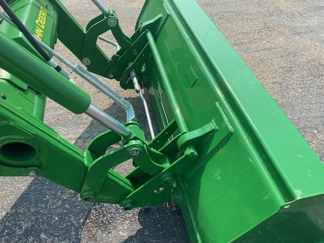 2022 John Deere 5075E Tractor