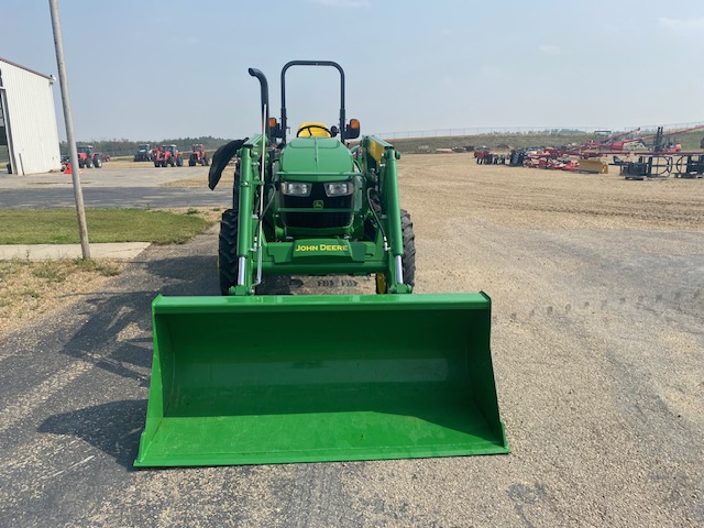 2022 John Deere 5075E Tractor