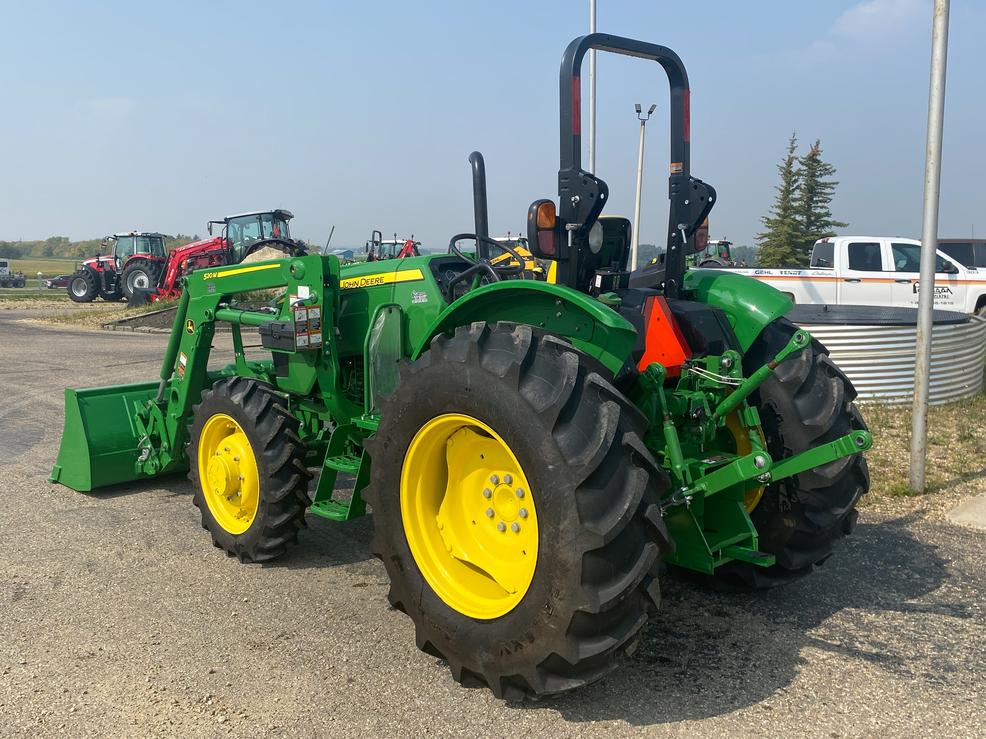 2022 John Deere 5075E Tractor