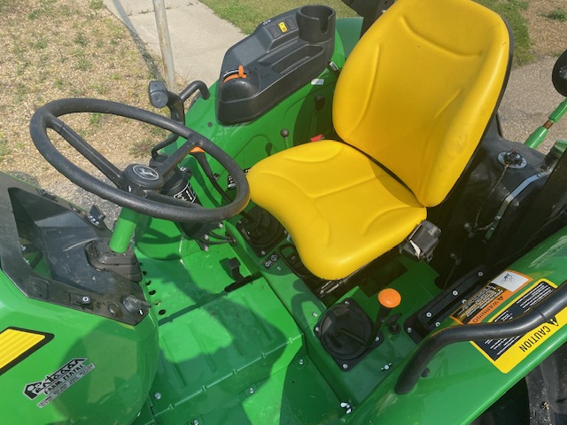 2022 John Deere 5075E Tractor