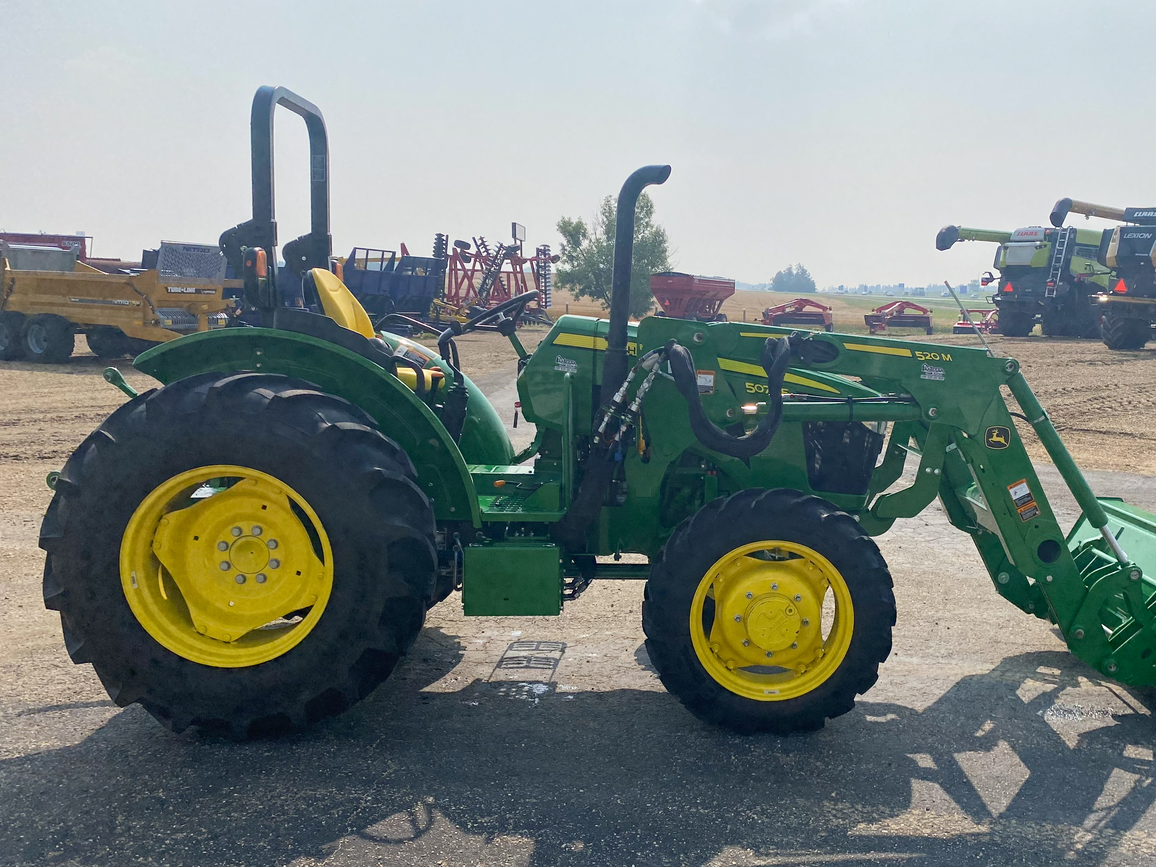 2022 John Deere 5075E Tractor