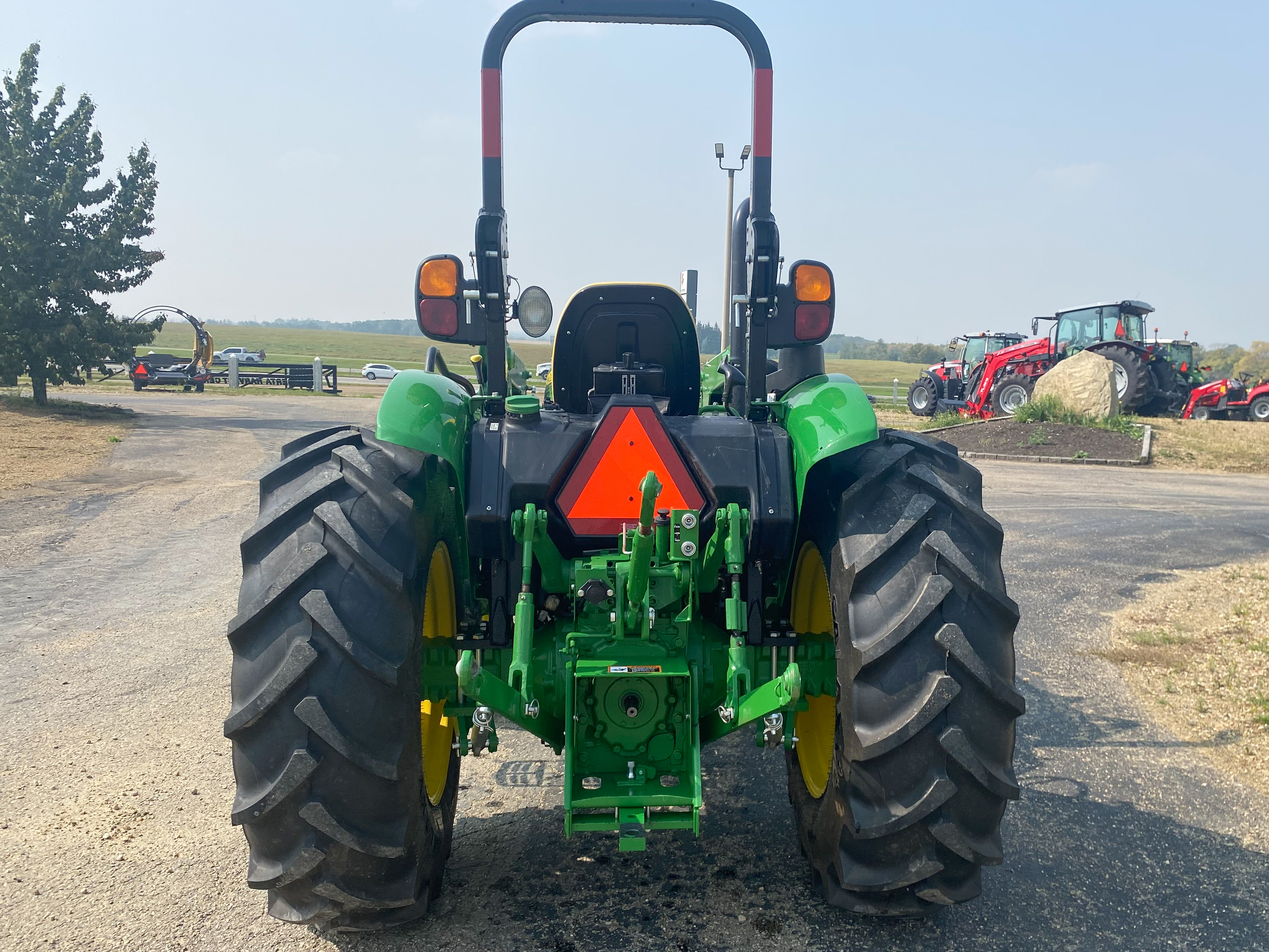 2022 John Deere 5075E Tractor