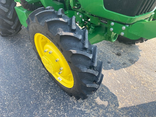 2022 John Deere 5075E Tractor