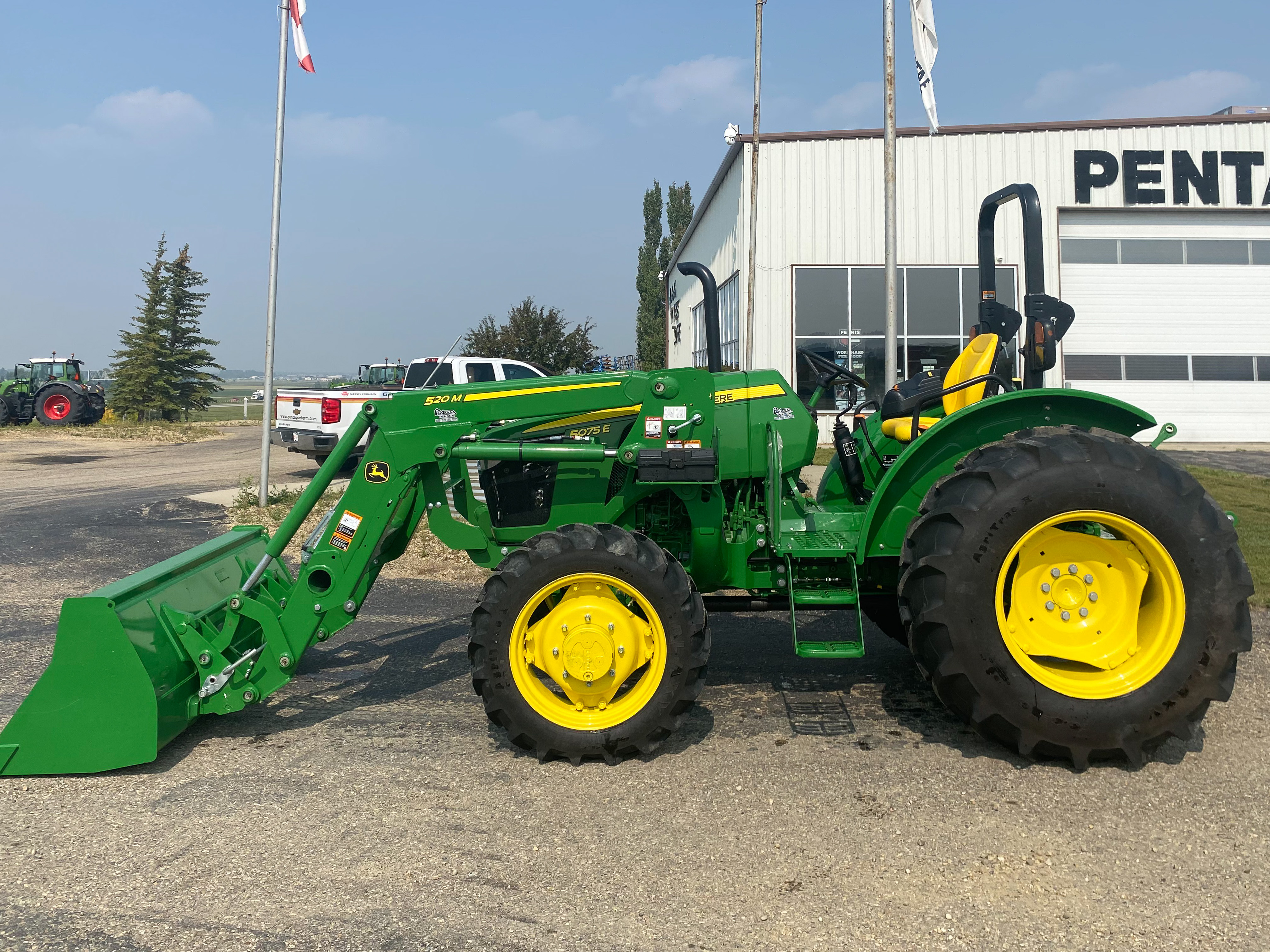 2022 John Deere 5075E Tractor