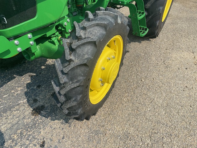 2022 John Deere 5075E Tractor