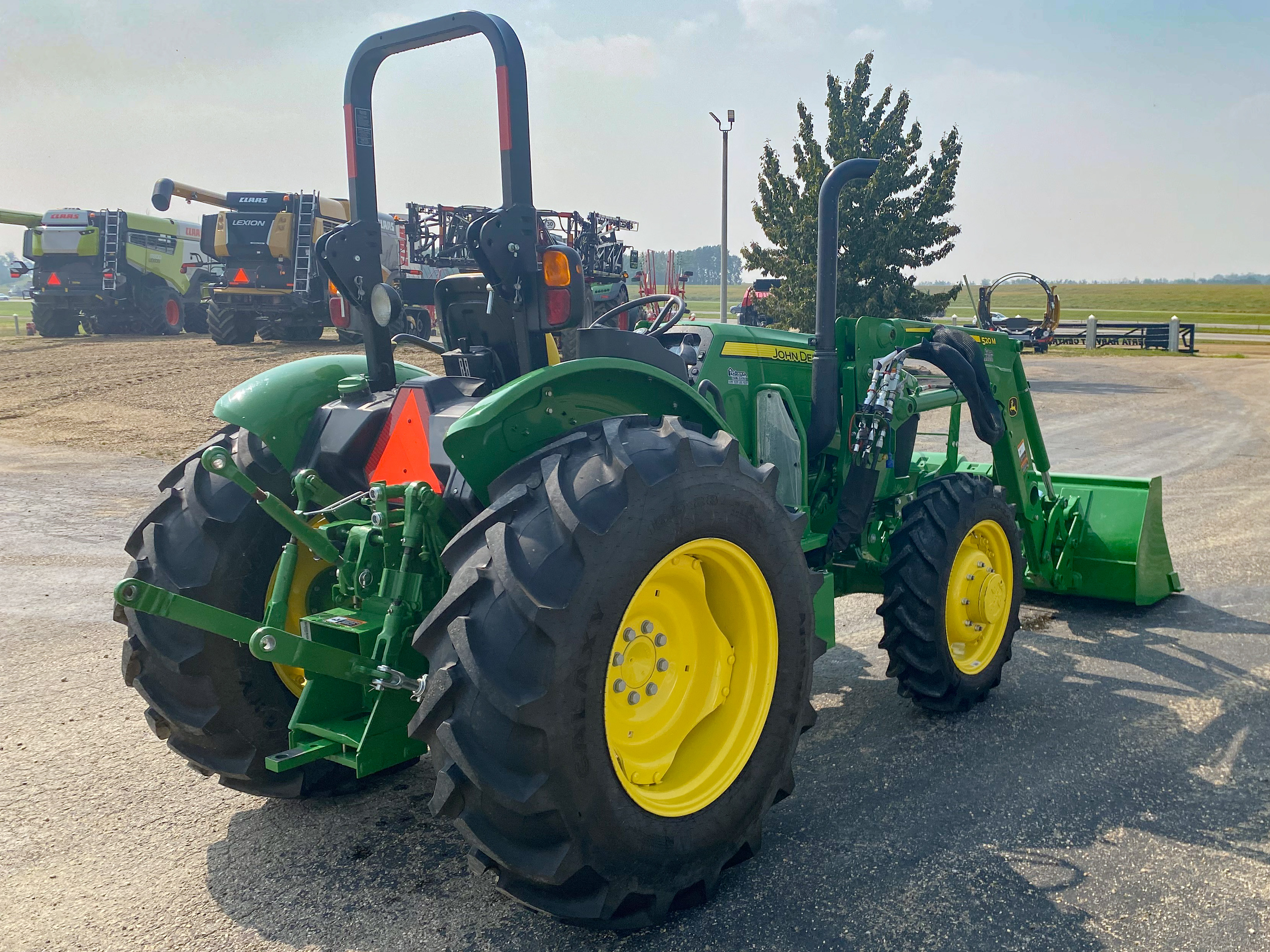 2022 John Deere 5075E Tractor