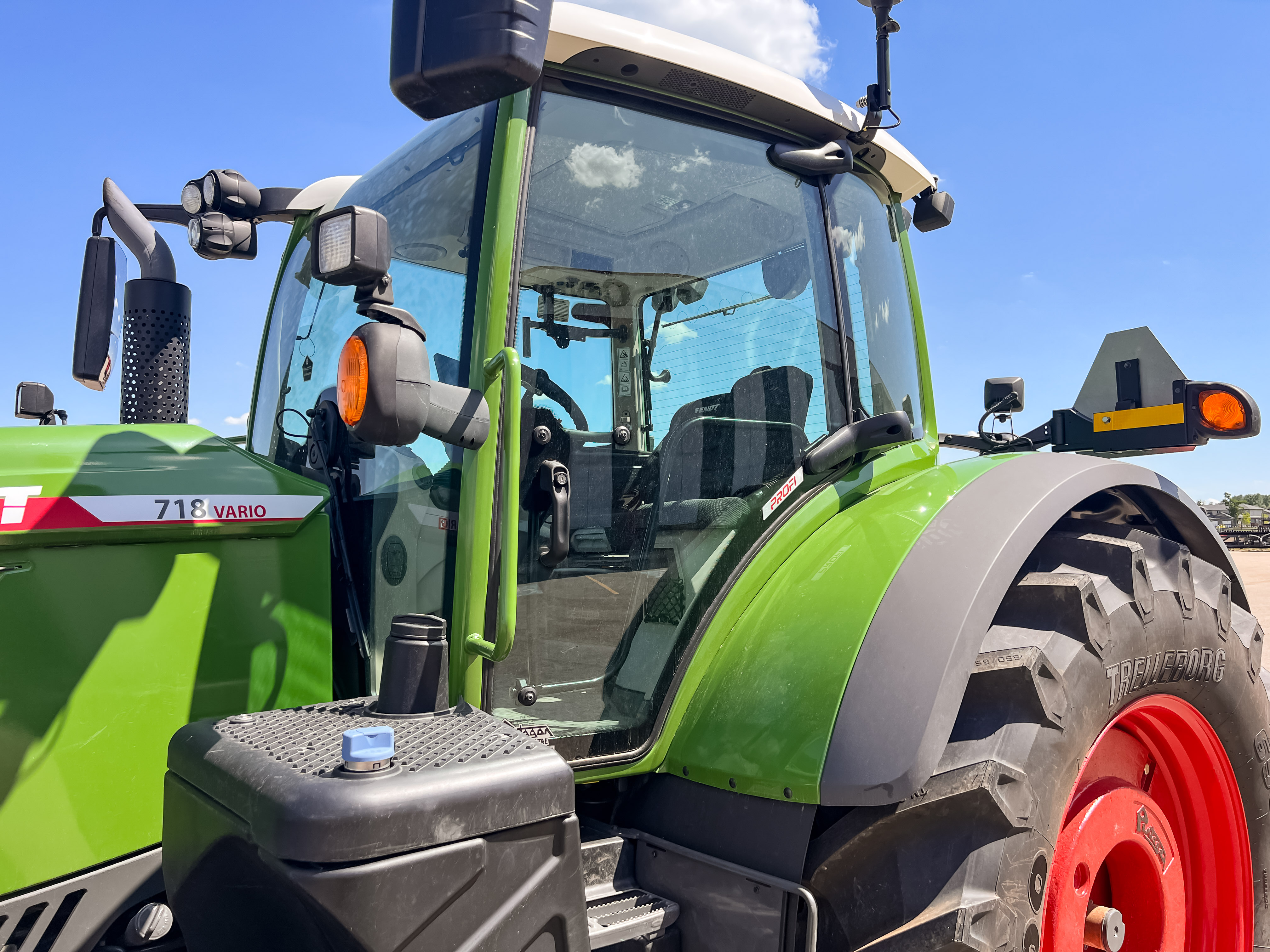 2021 Fendt 718 Gen6 Tractor