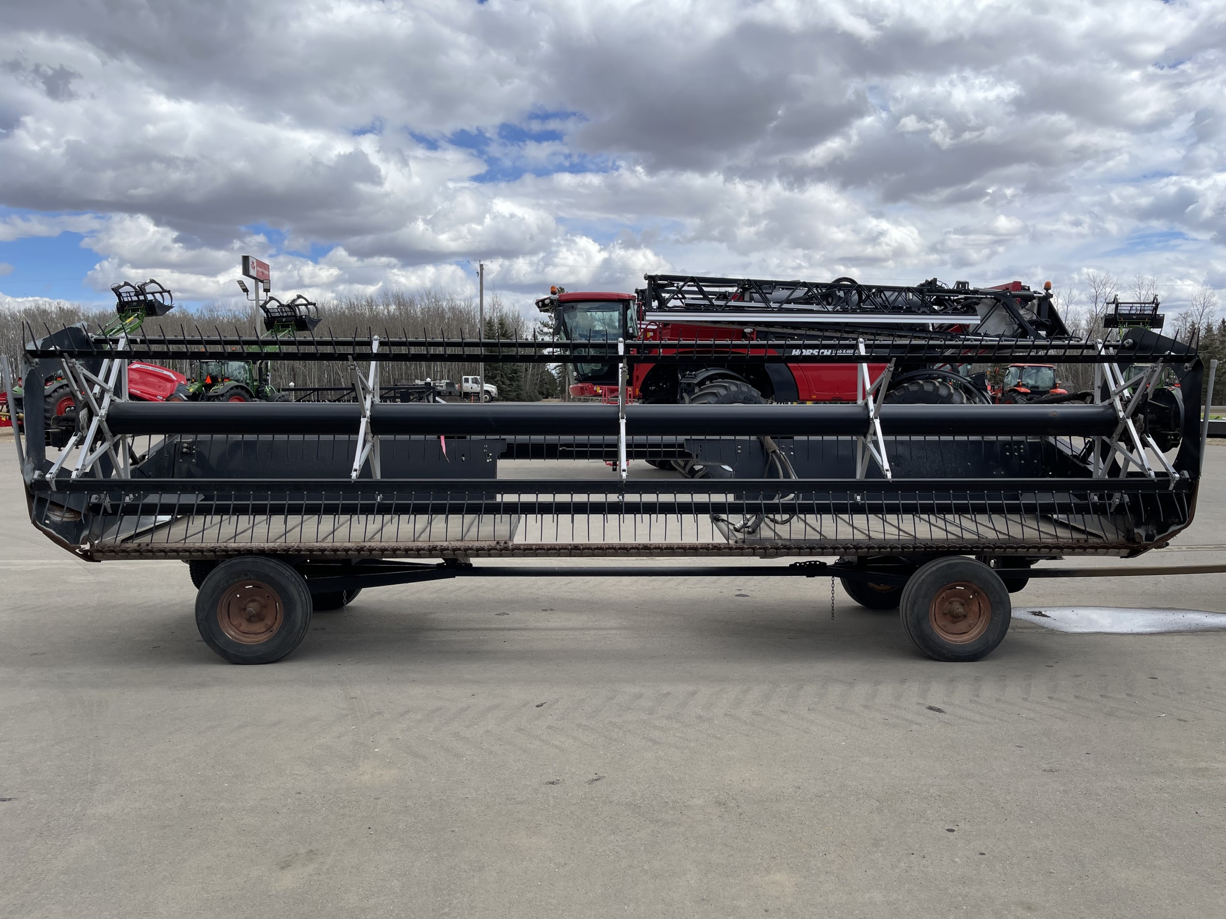 2006 Massey Ferguson 5200 Windrower Draper Header