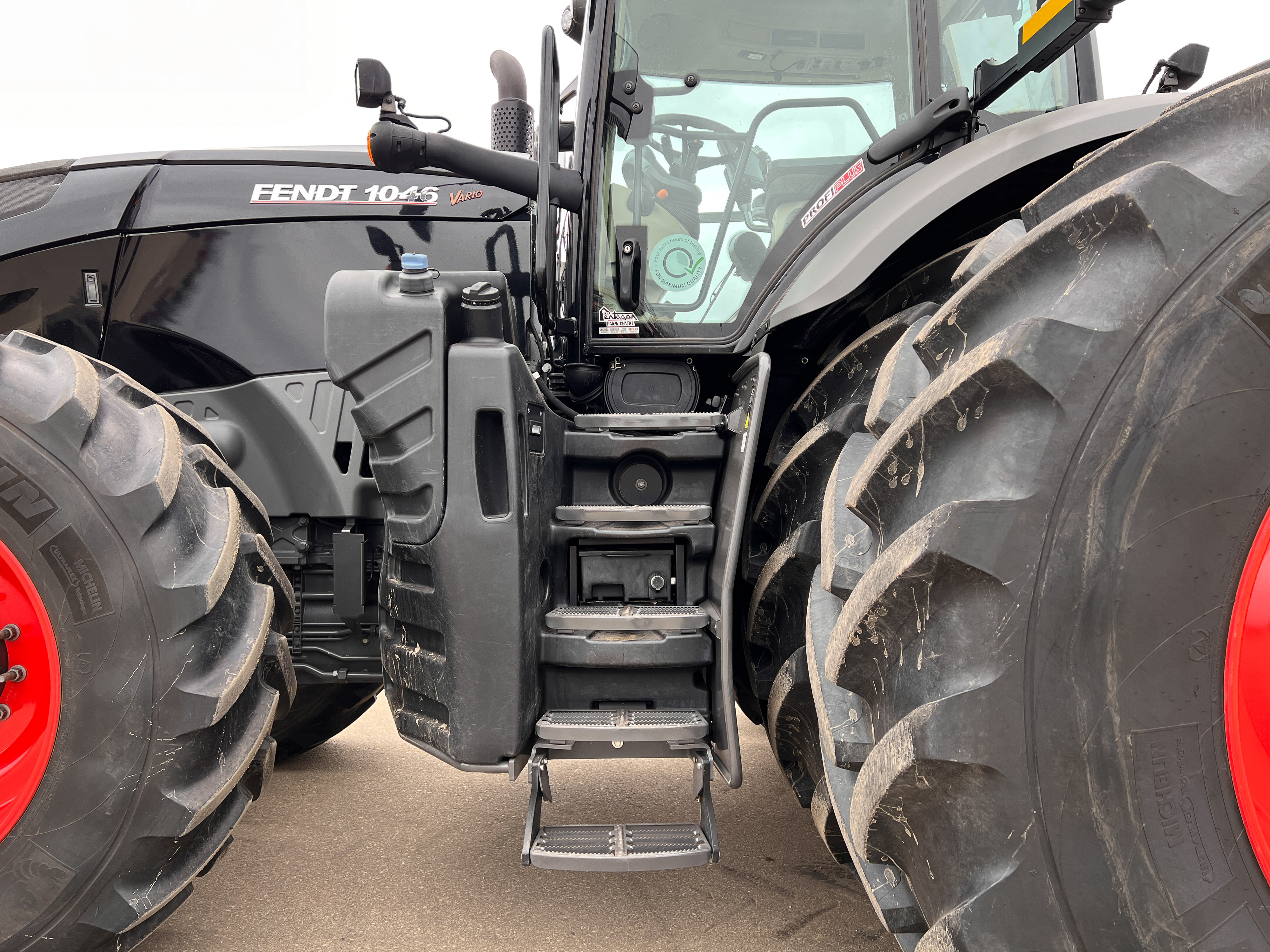 2019 Fendt 1046 Tractor