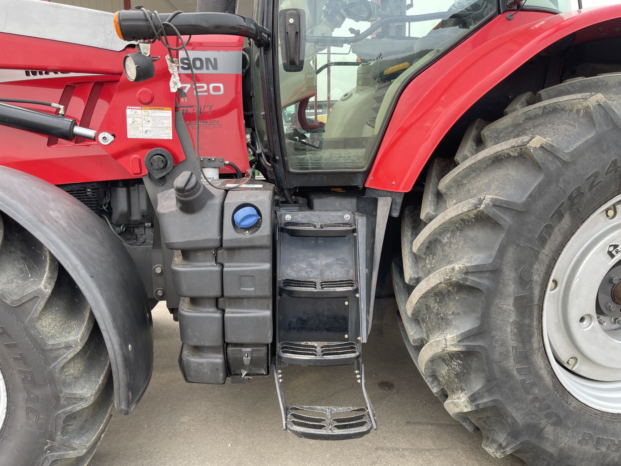 2017 Massey Ferguson 7720 Deluxe Tractor