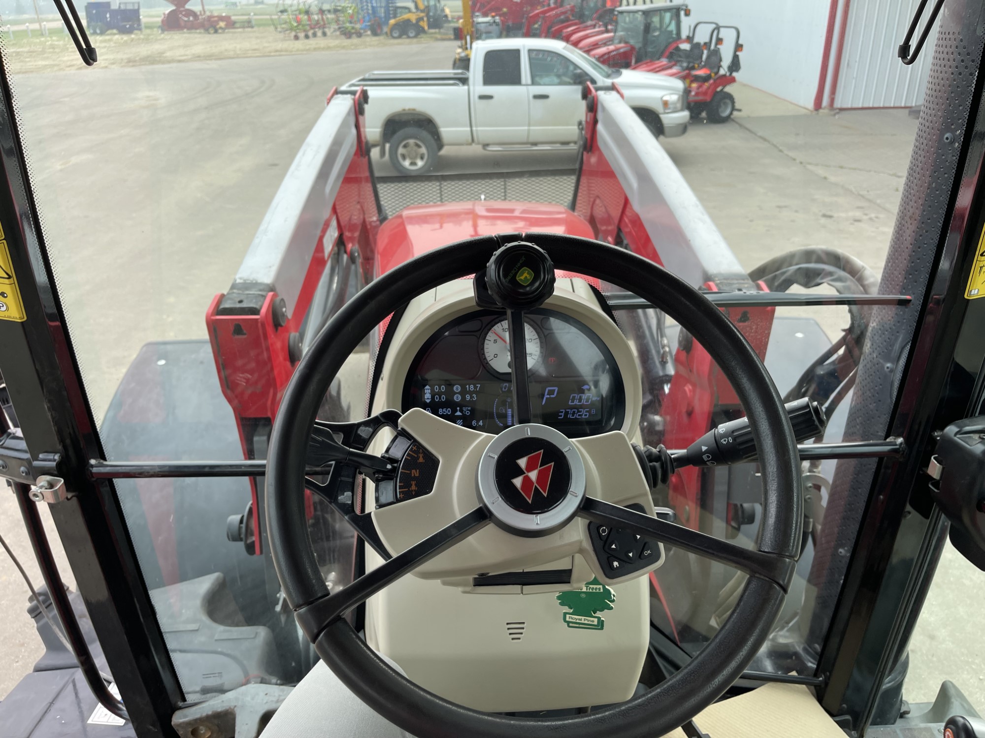 2017 Massey Ferguson 7720 Deluxe Tractor