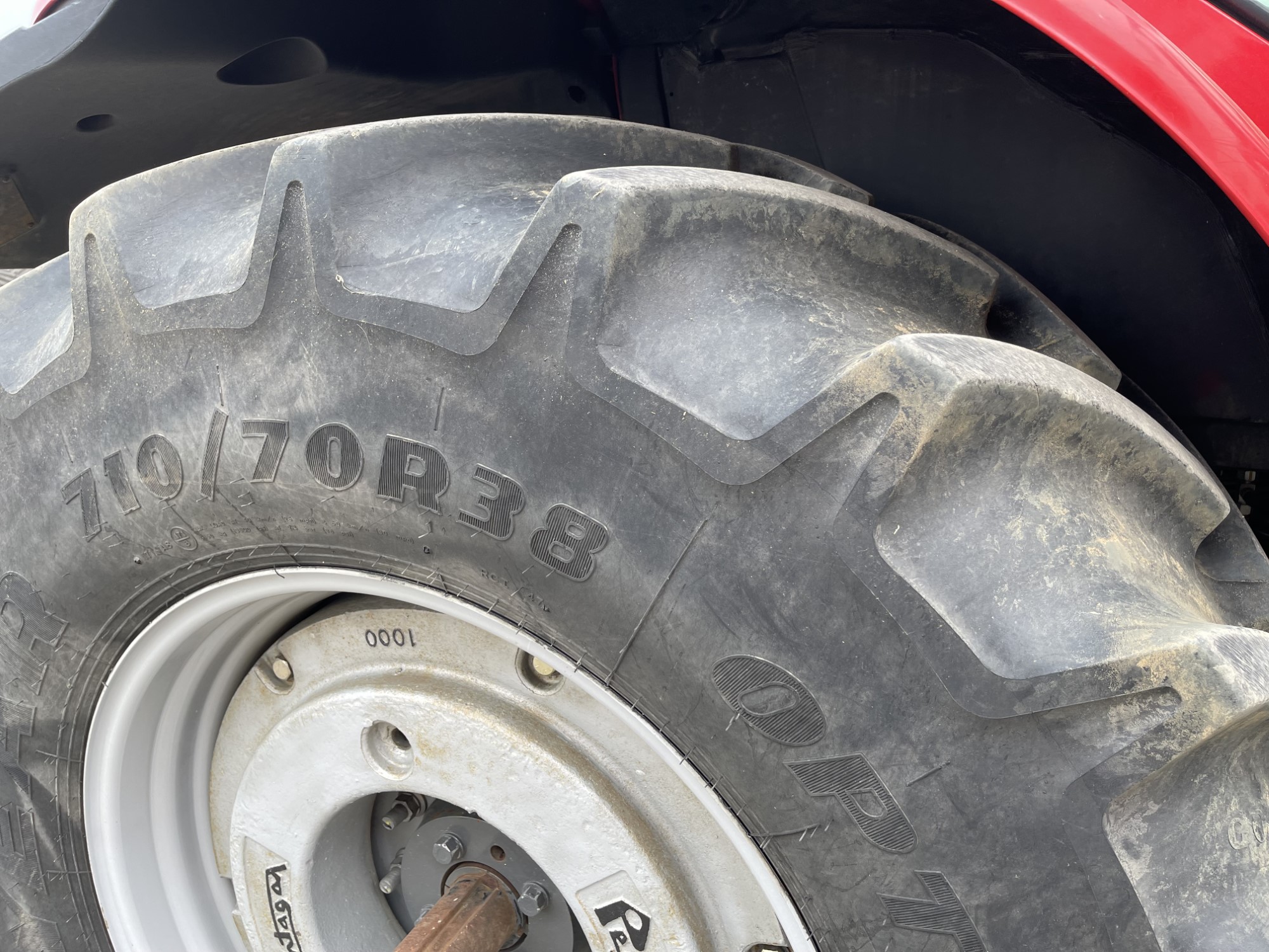 2017 Massey Ferguson 7720 Deluxe Tractor