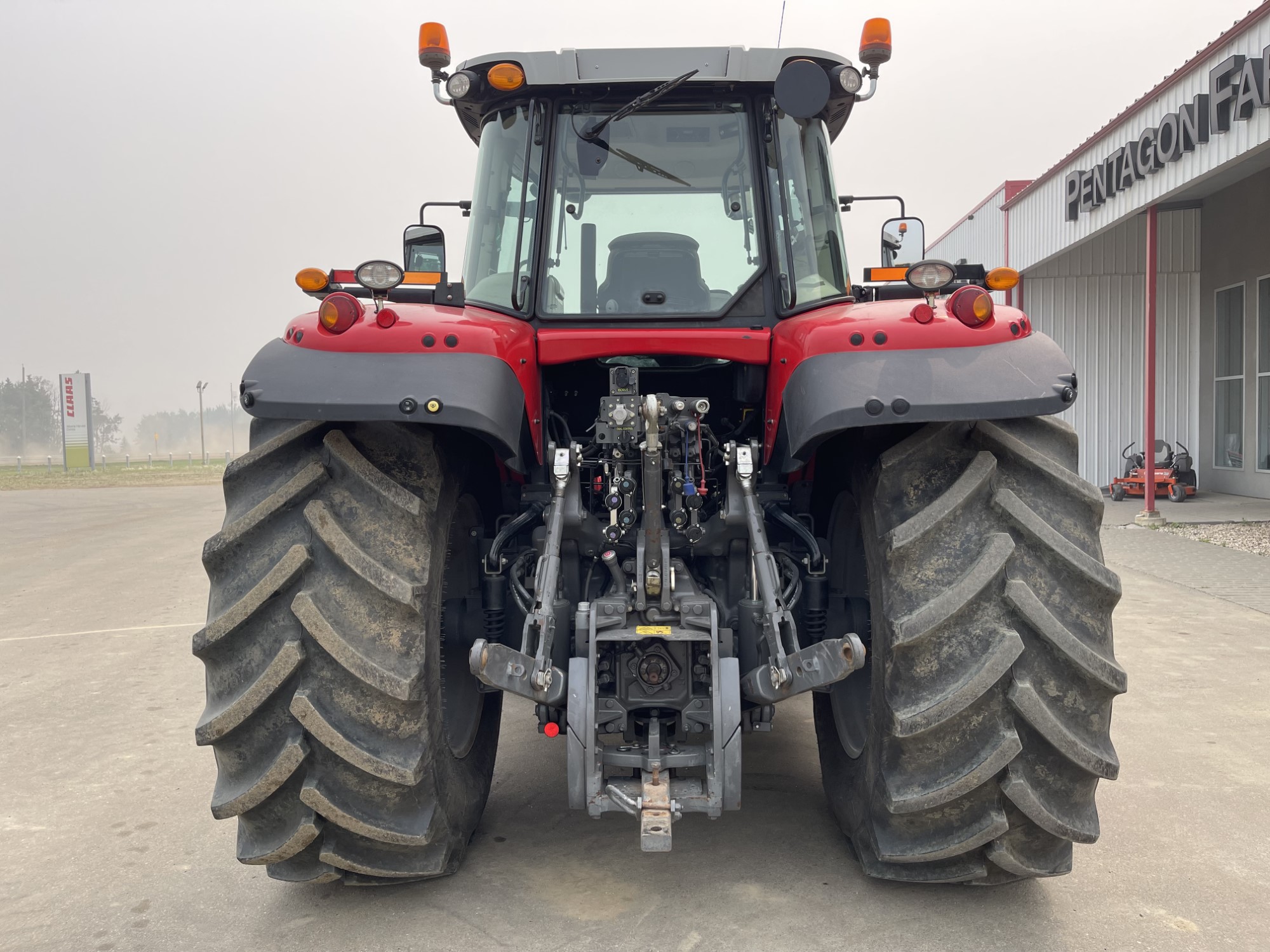 2017 Massey Ferguson 7720 Deluxe Tractor